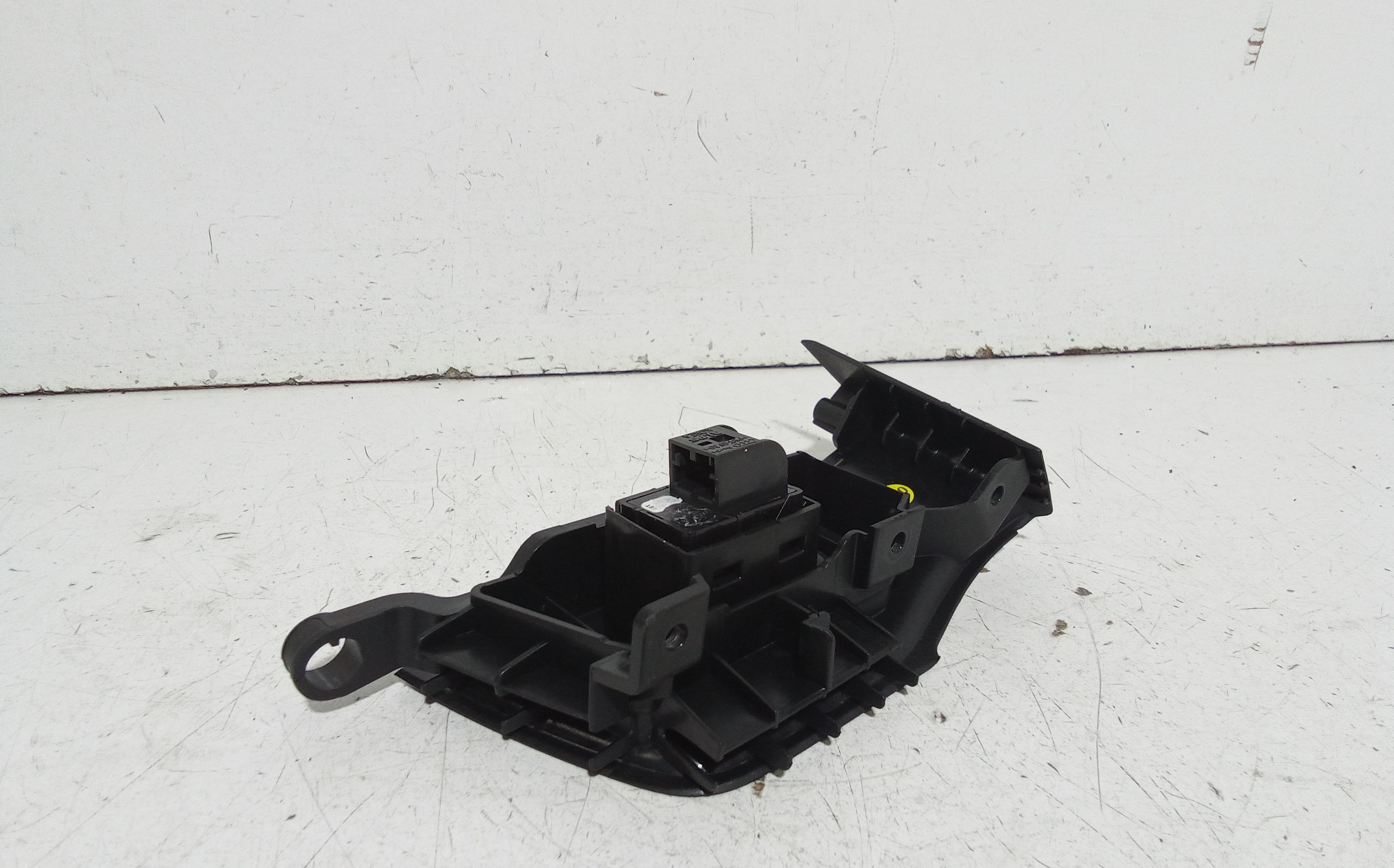 Pulsantiera Posteriore Destra AUDI Q2 Serie (GAB) (16>)