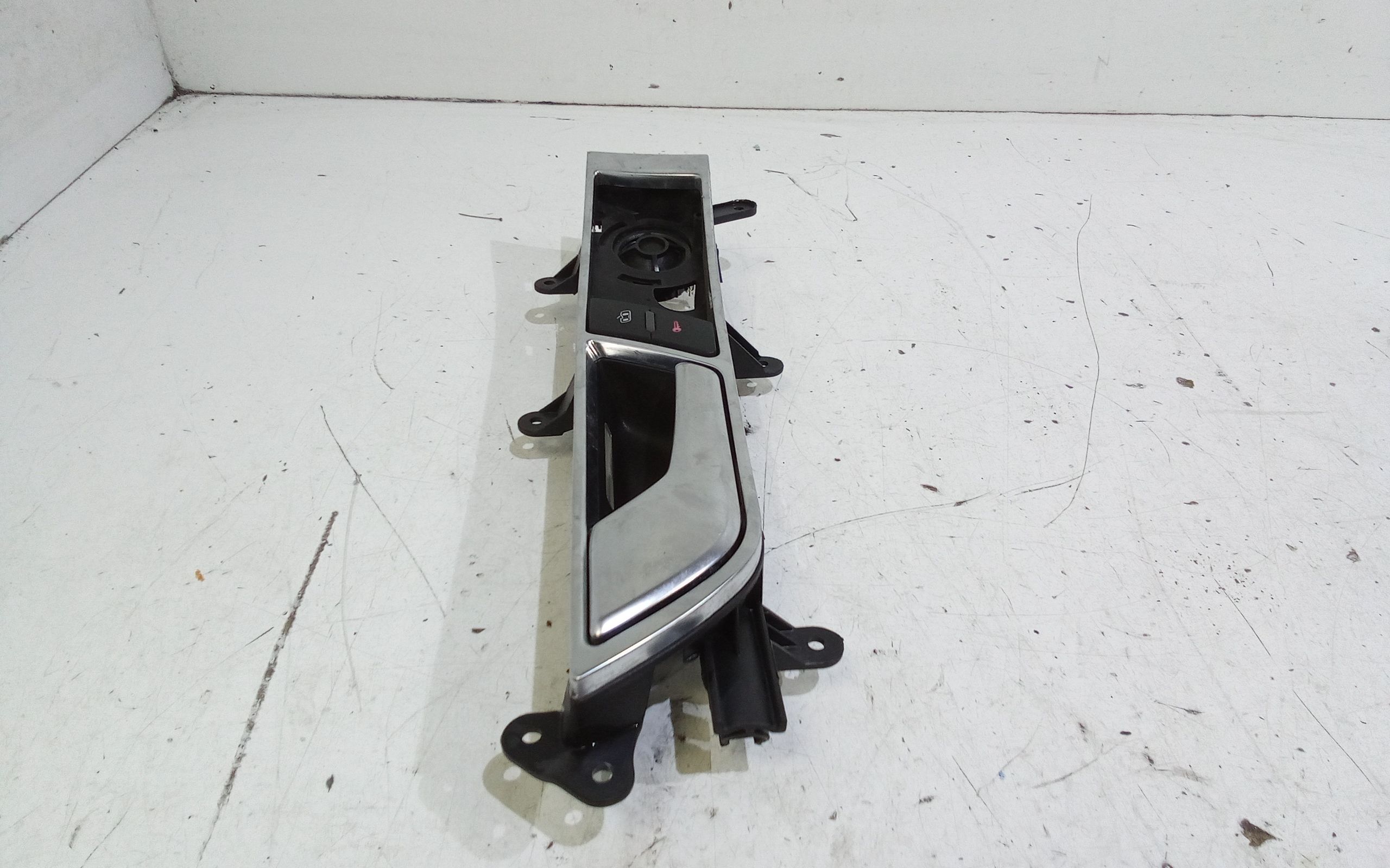 Maniglia interna anteriore Sinistra AUDI A6 Avant Serie C6 (4F5) (04>12)