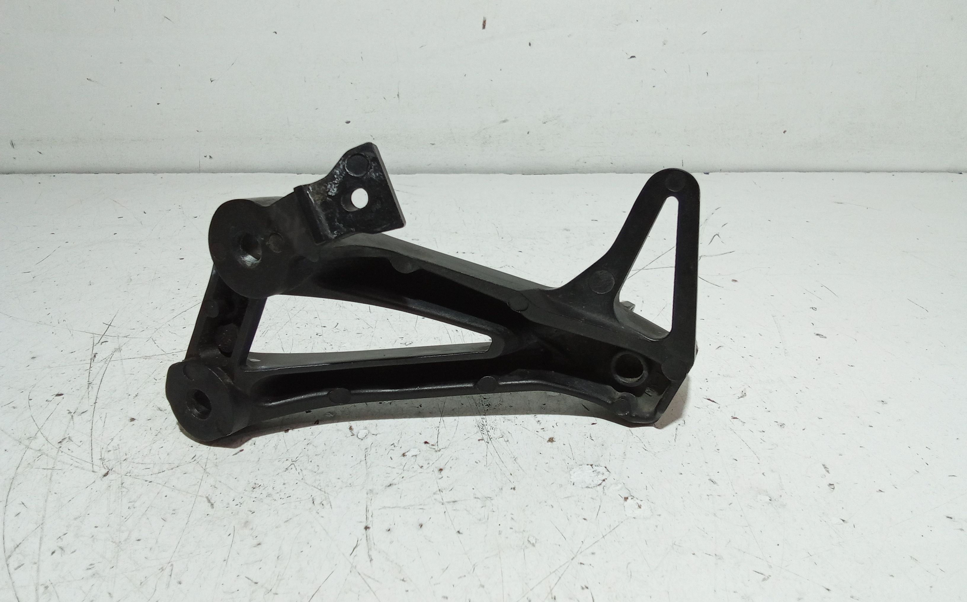 Staffa supporto pedalino Yamaha MT-09 847cc  (14>16)