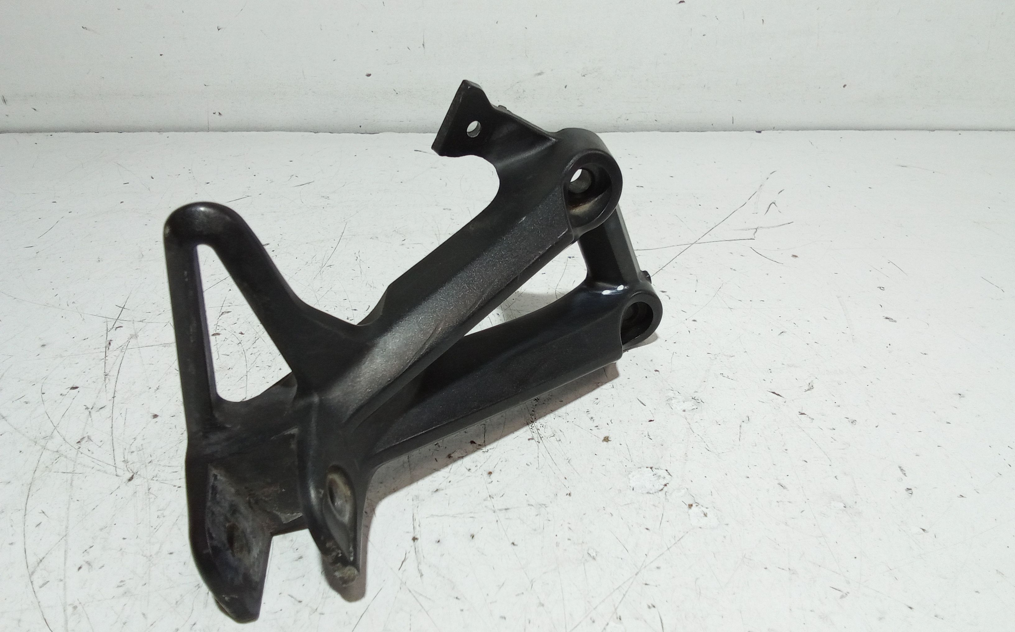 Staffa supporto pedalino Yamaha MT-09 847cc  (14>16)