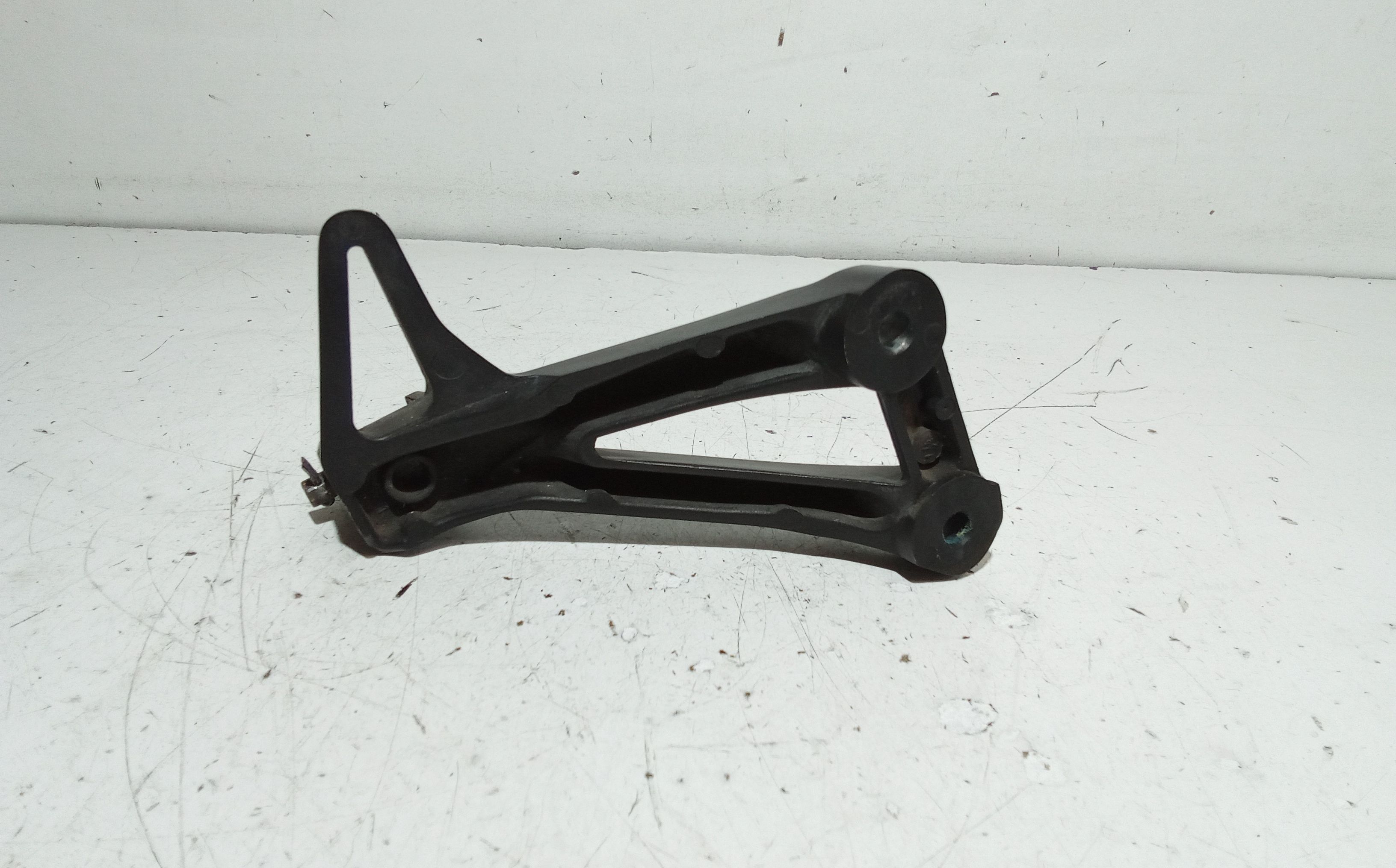 Staffa supporto pedalino Yamaha MT-09 847cc  (14>16)