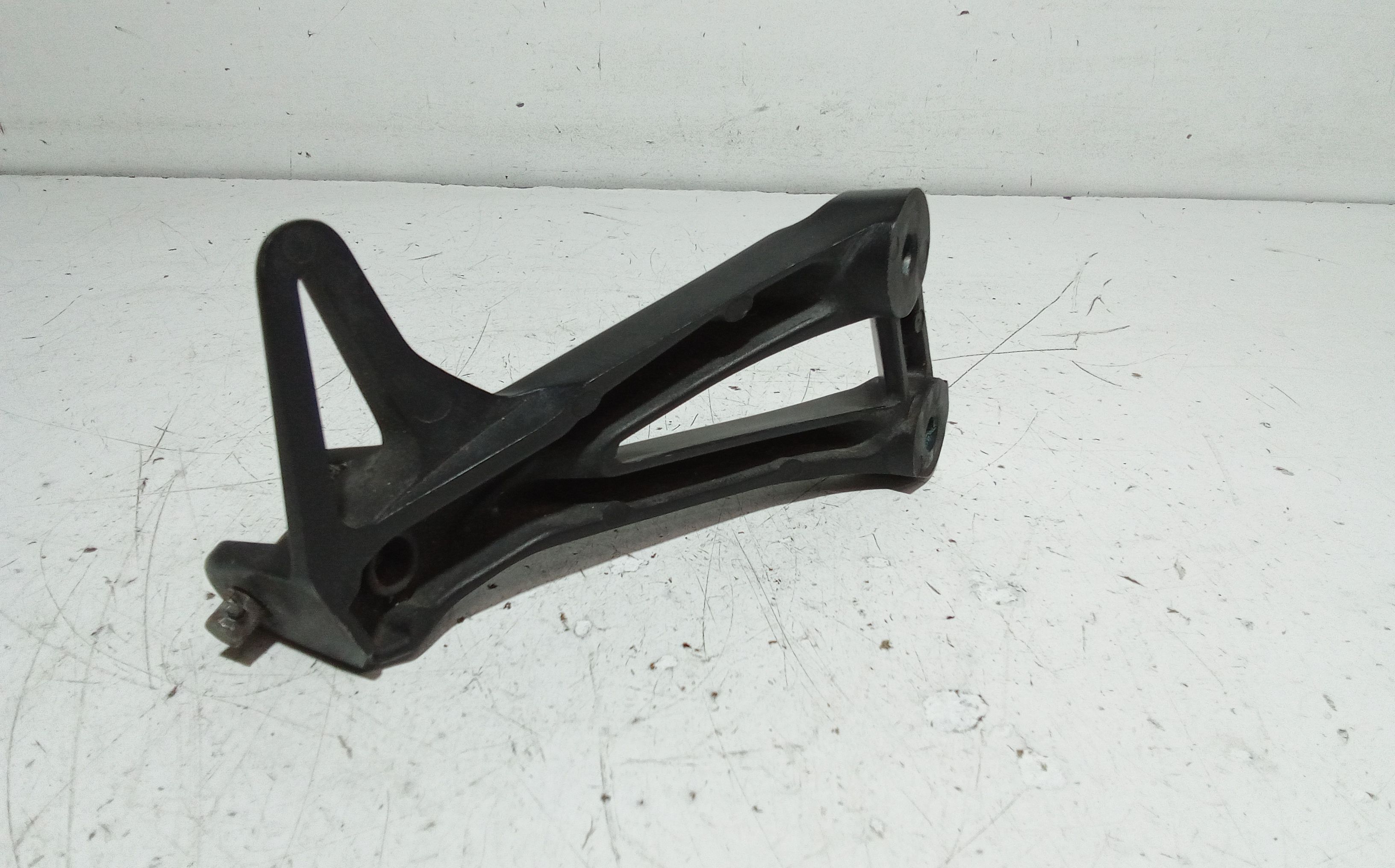 Staffa supporto pedalino Yamaha MT-09 847cc  (14>16)