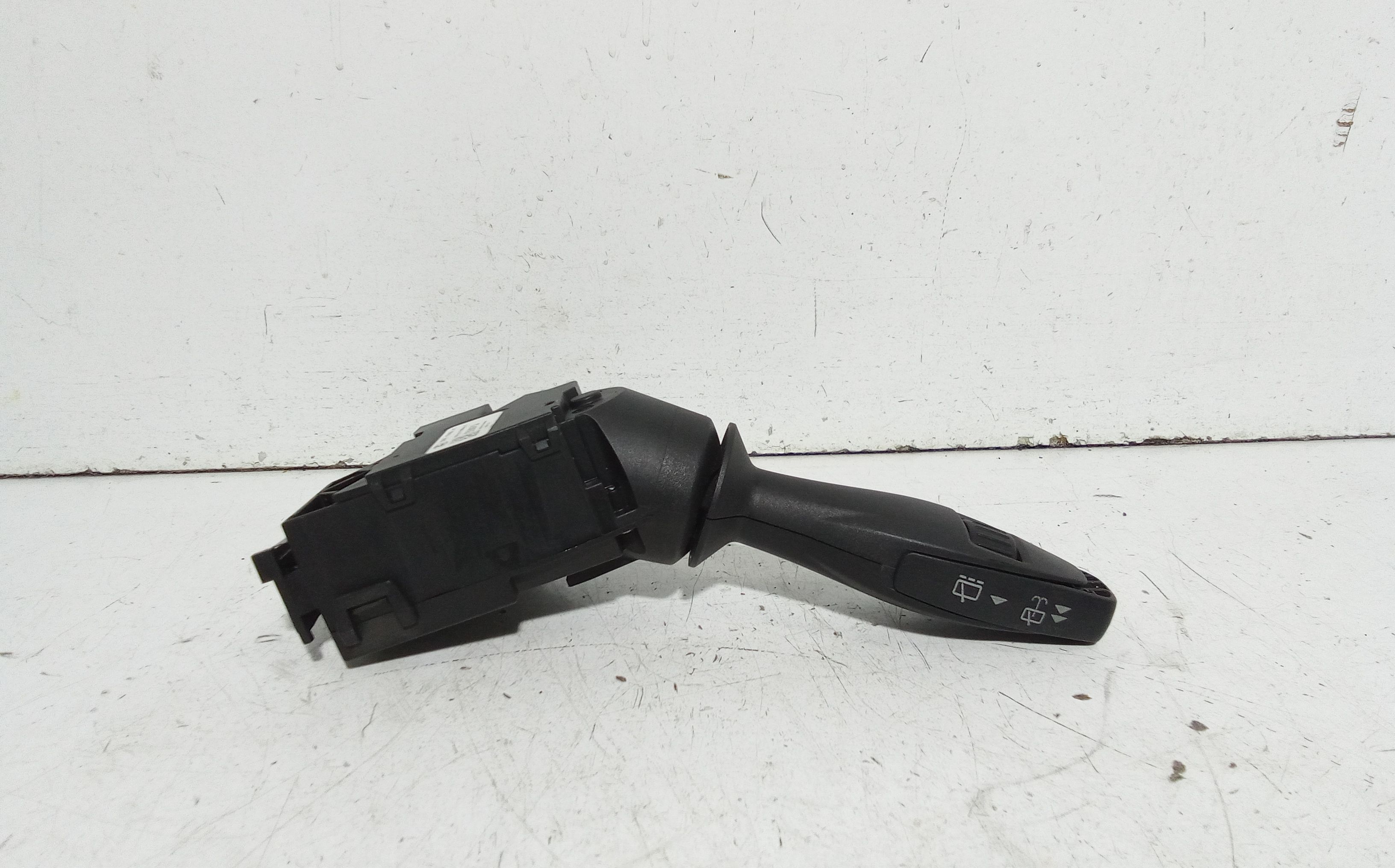 Devioluci destro FORD Fiesta 6 Serie