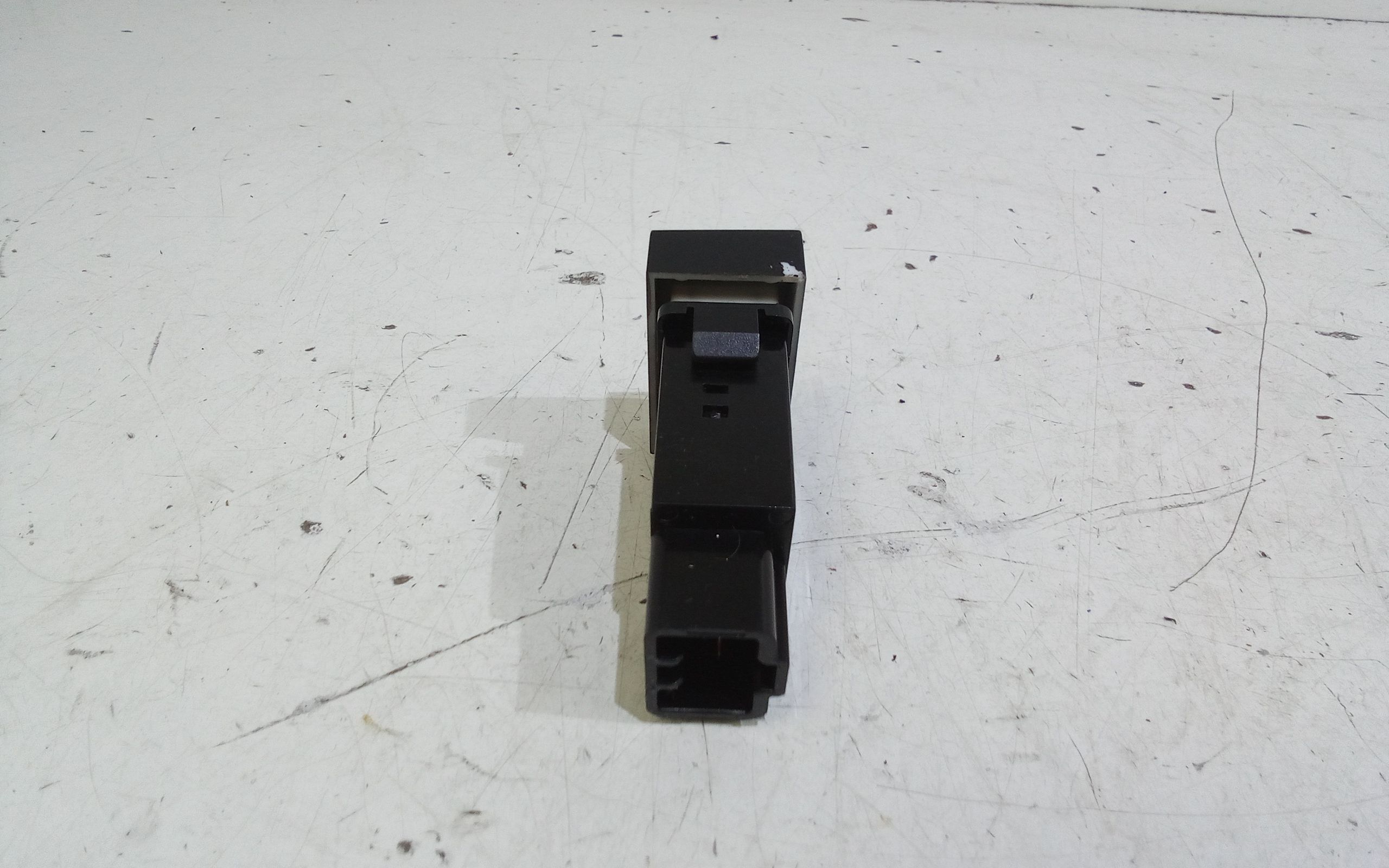 Pulsante interruttore sbrina lunotto post. KIA Sorento 1 Serie