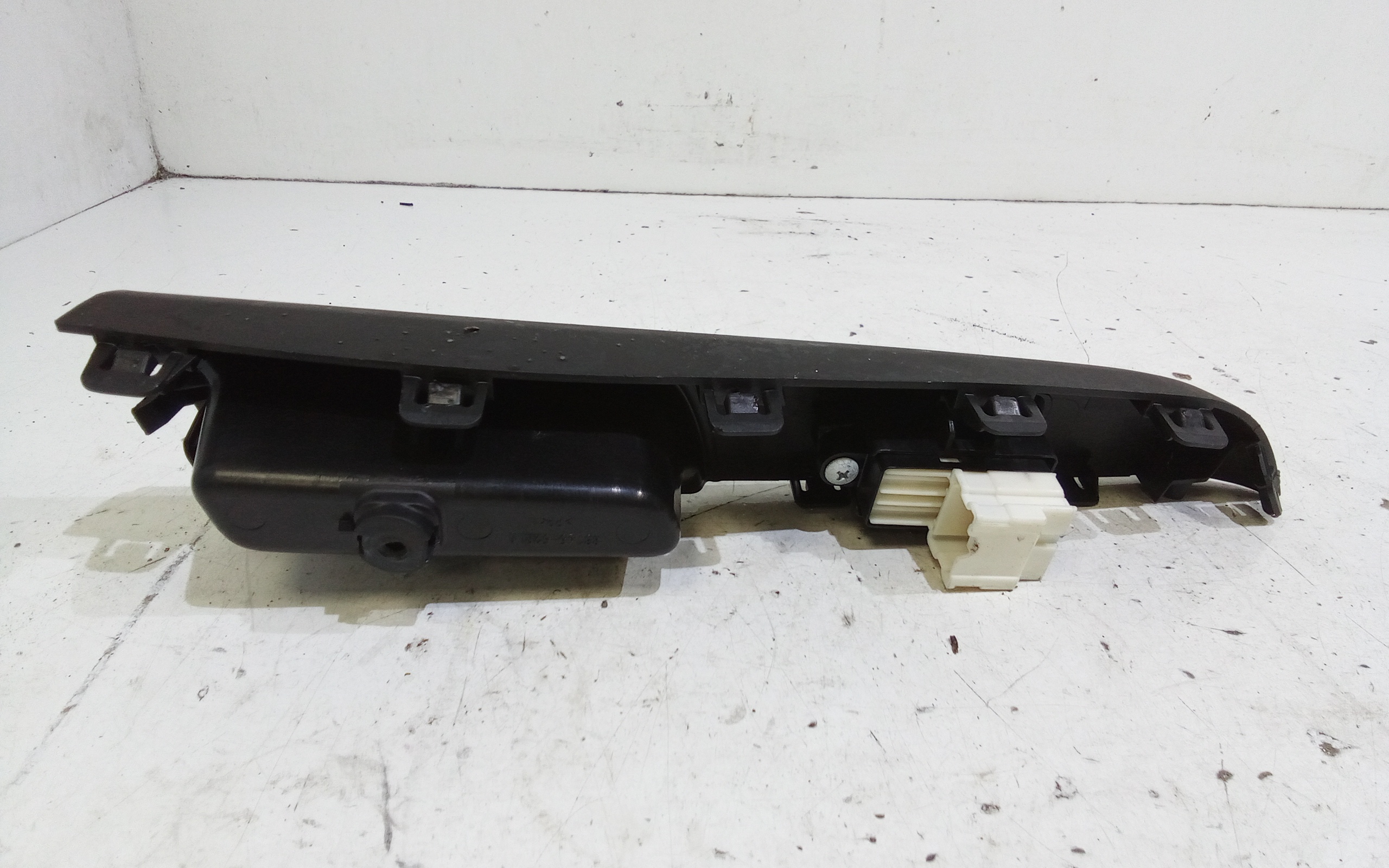 Pulsantiera Posteriore Sinistra per Suzuki Swift 6a Serie (2017 - )