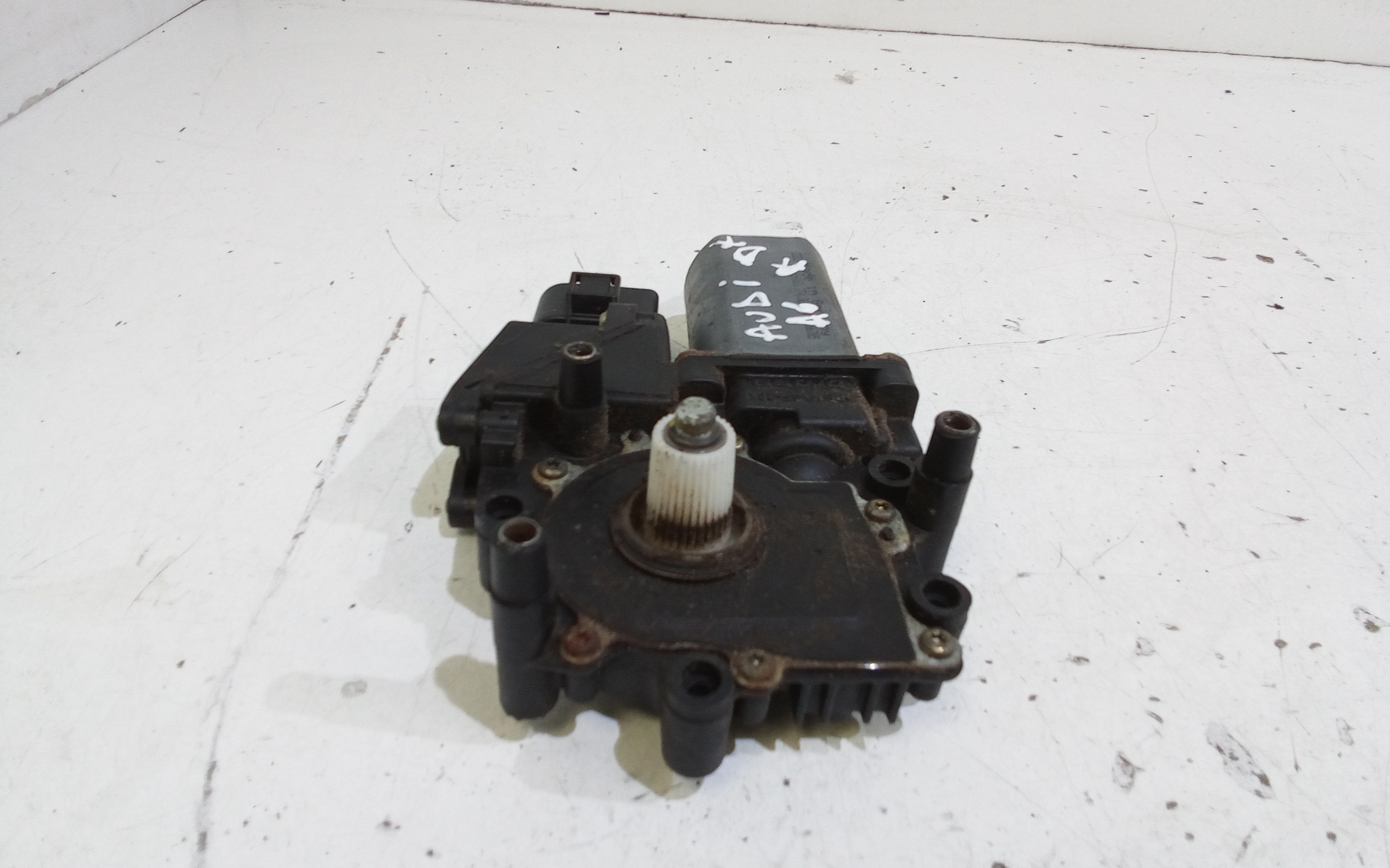 Motorino Alzavetro anteriore destra per Audi A6 Berlina Serie C5 (4b2) (97>04) (1997 - 2004)