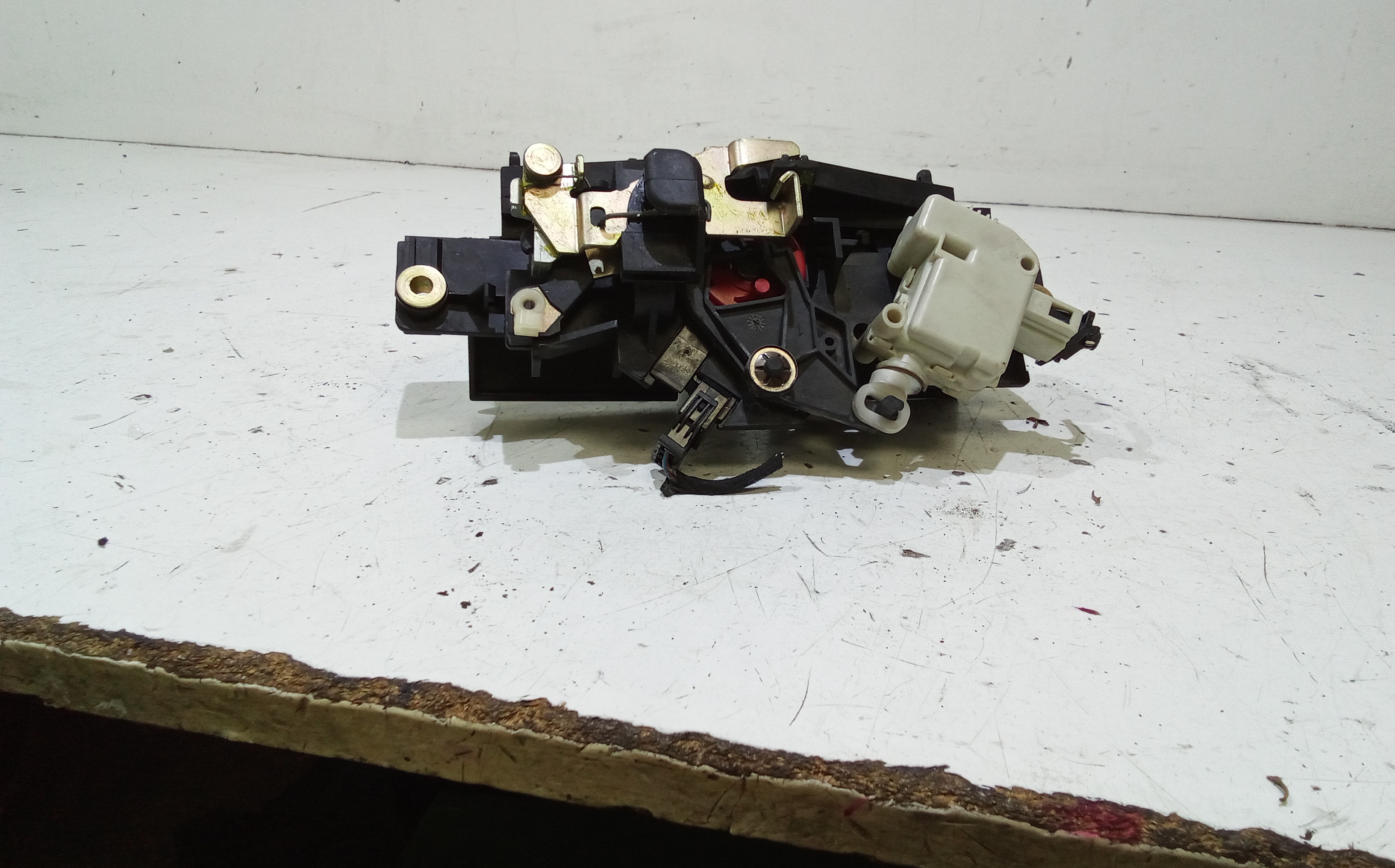 Serratura Cofano Posteriore per Audi A6 Avant Serie C5 (4b5) (97>04) (1997 - 2004)