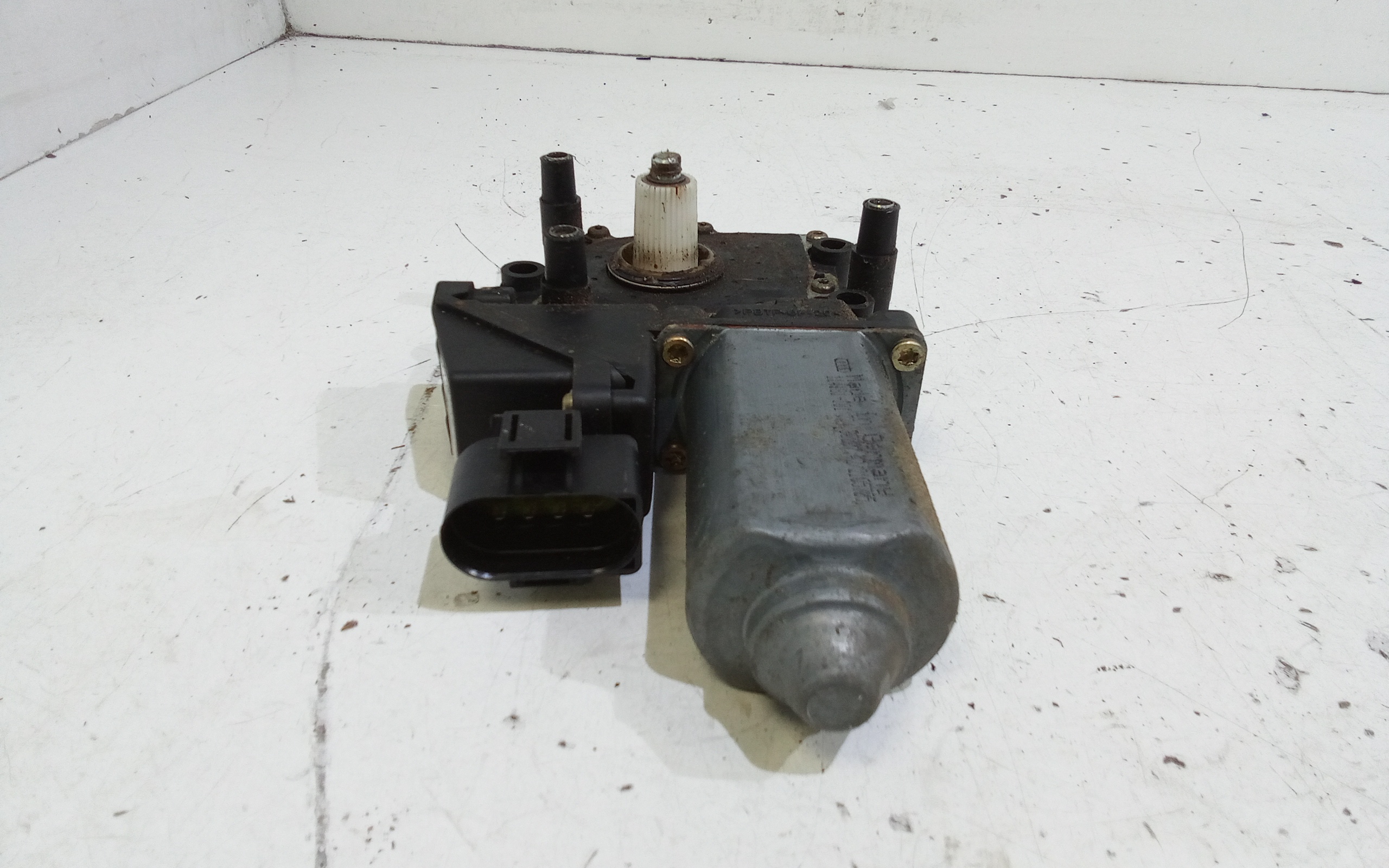 Motorino Alzavetro anteriore Sinistro per Audi A6 Avant Serie C5 (4b5) (97>04) (1997 - 2004)