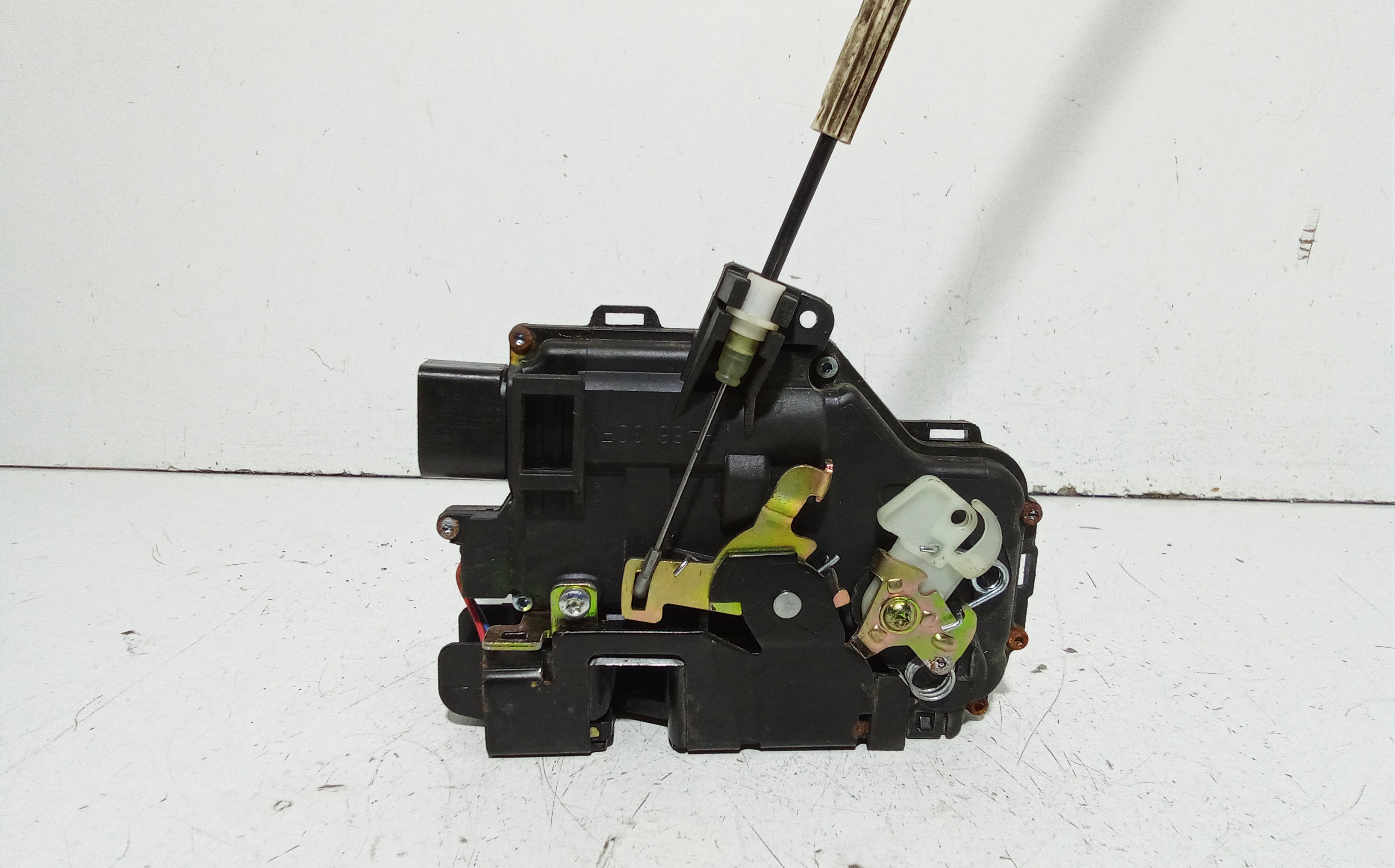 Serratura Anteriore Destra per Audi A6 Berlina Serie C5 (4b2) (97>04) (1997 - 2004)