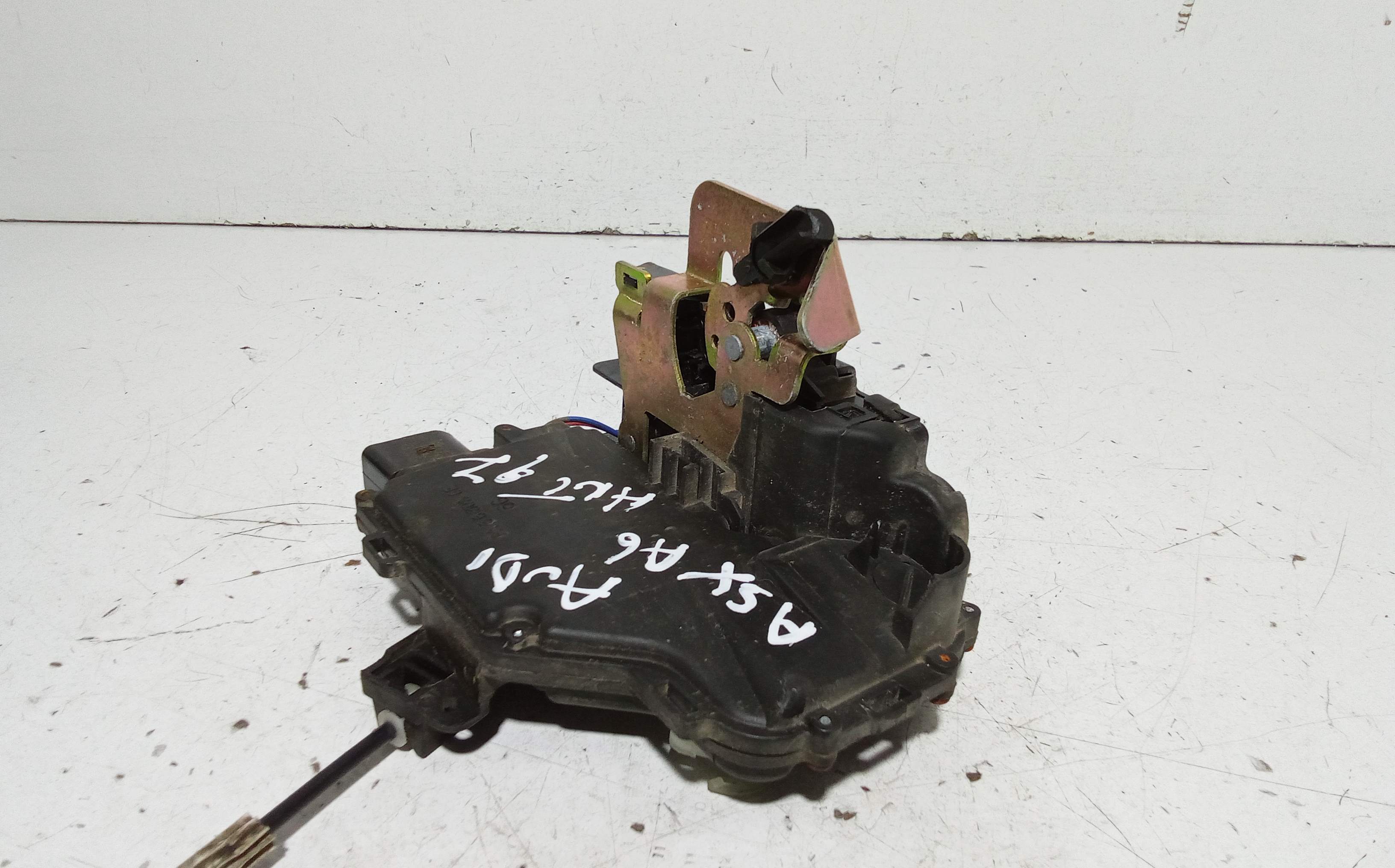 Serratura Anteriore Destra per Audi A6 Berlina Serie C5 (4b2) (97>04) (1997 - 2004)