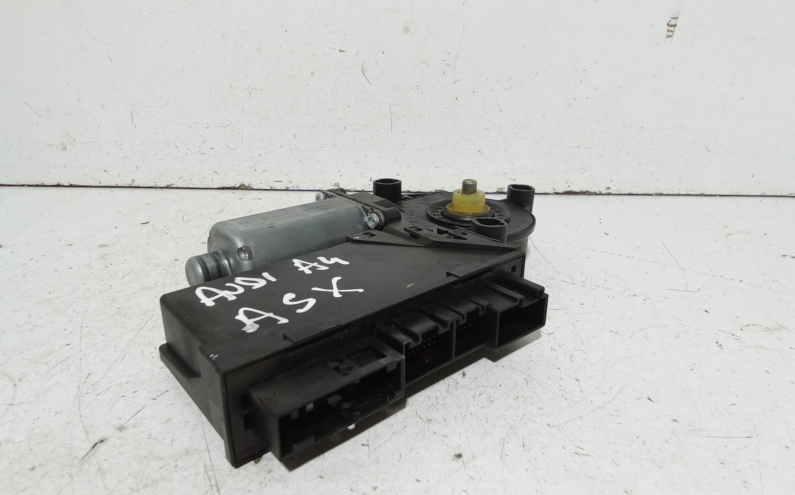 Motorino Alzavetro anteriore destra per Audi A4 Avant (8ed) (04>08) (2004 - 2008)