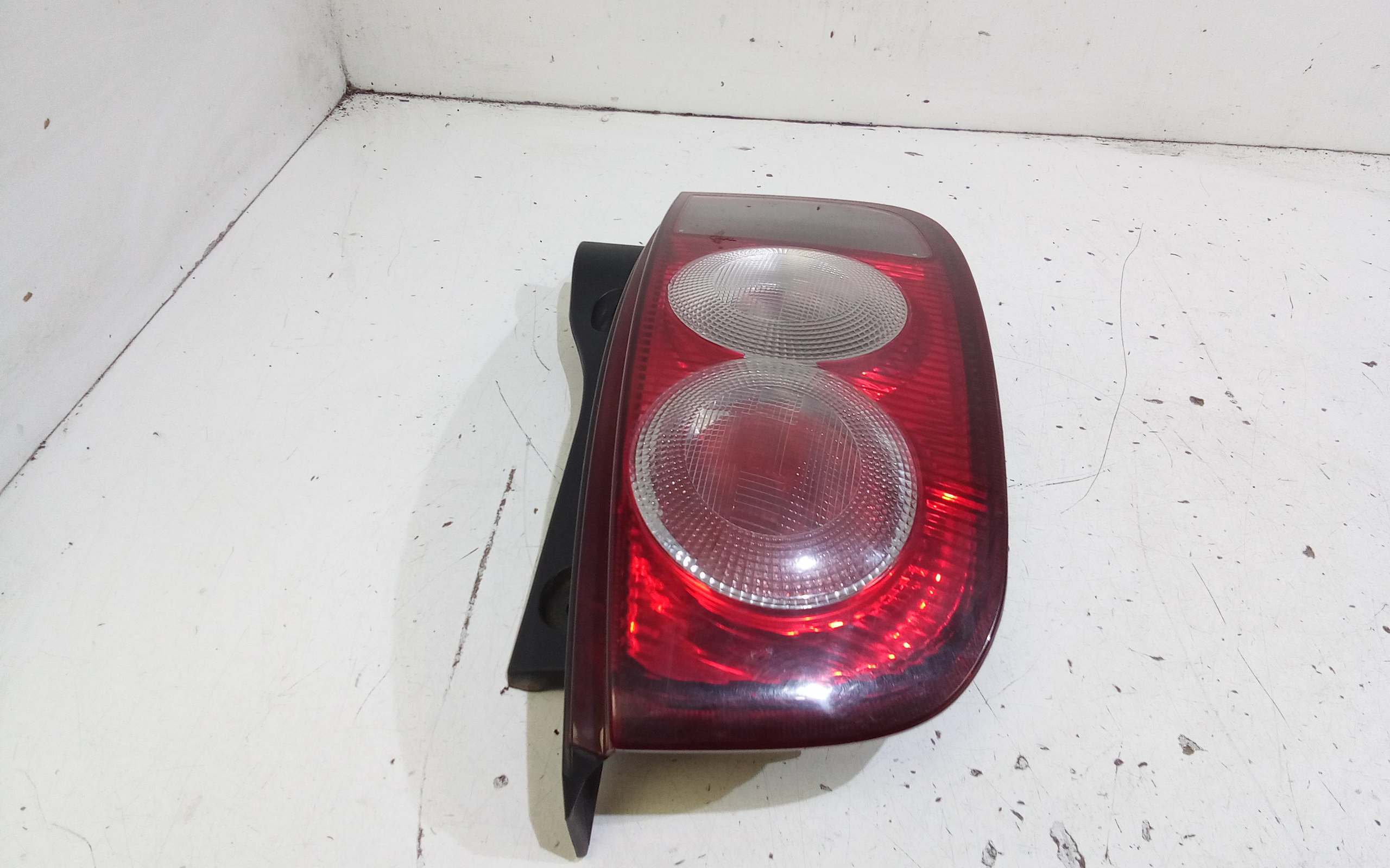 Stop fanale Posteriore sinistro lato Guida per Nissan Micra 3 Serie (2000 - 2003)