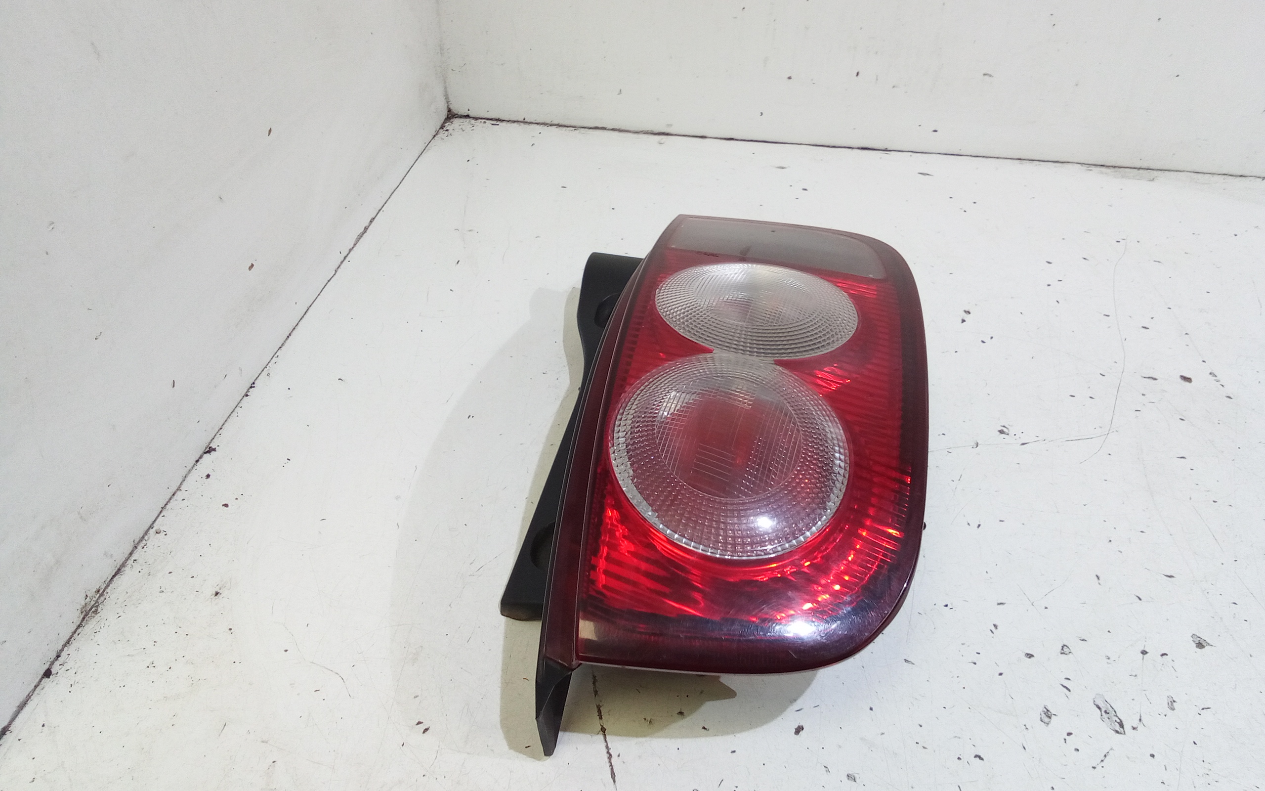 Stop fanale Posteriore sinistro lato Guida per Nissan Micra 3 Serie (2000 - 2003)