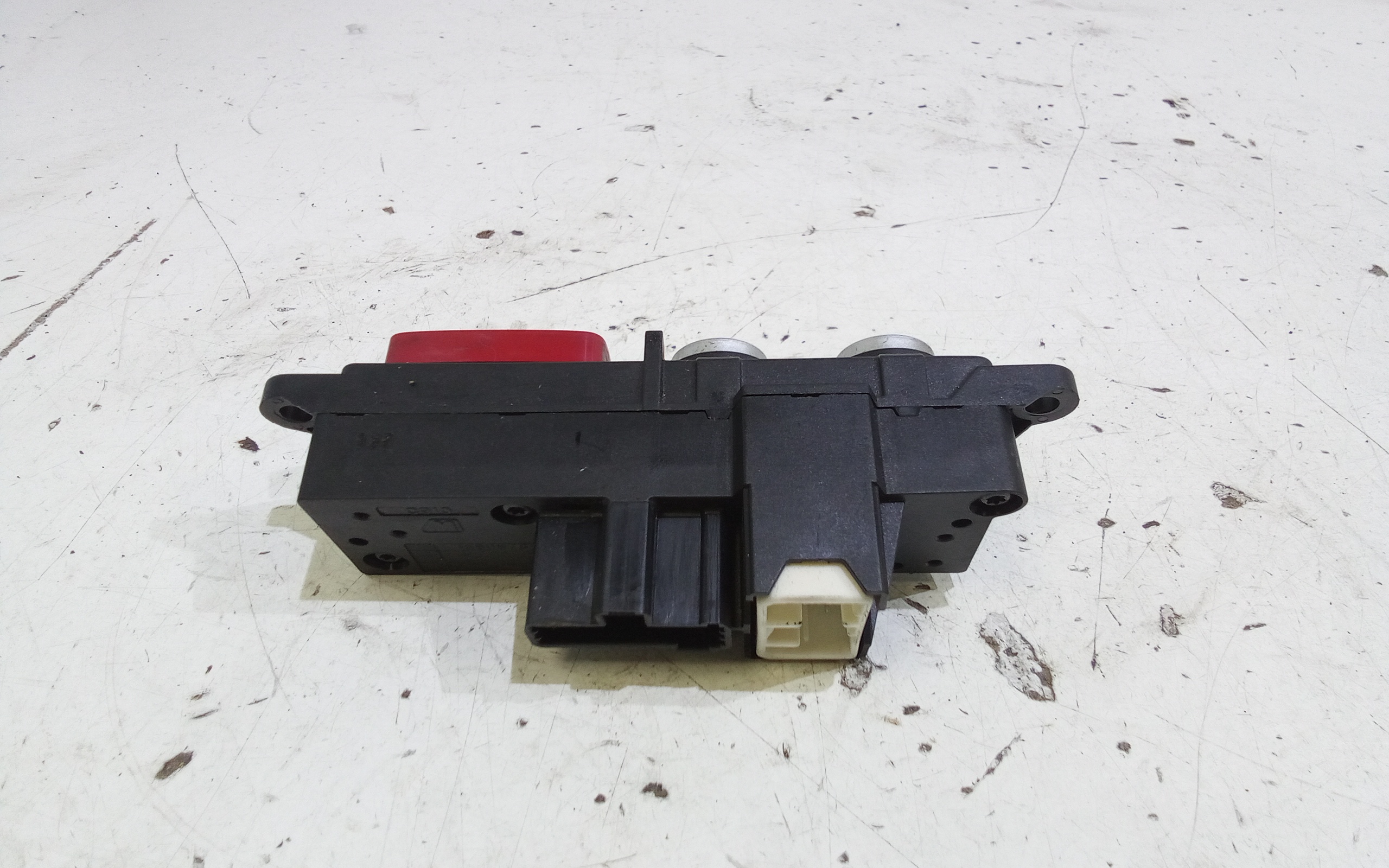 Pulsante luci di emergenza per Alfa Romeo 159 Sportwagon Serie (05>11) (2005 - 2011)