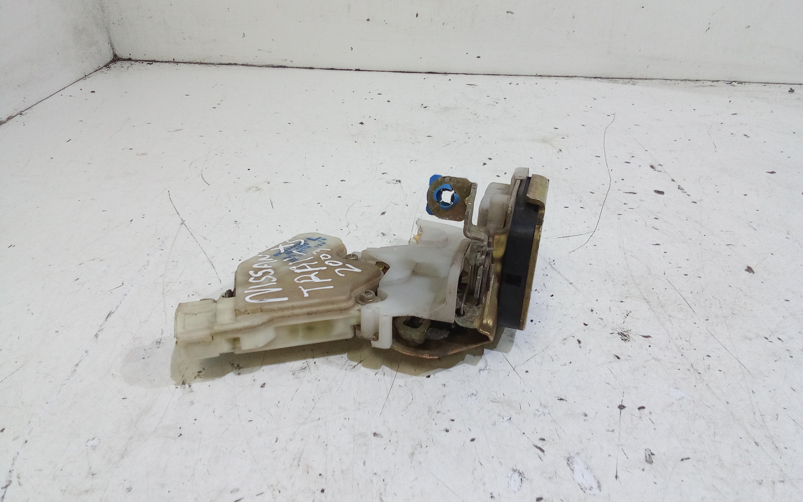 Serratura Anteriore Sinistra per Nissan X-trail 1 Serie (2001 - 2007)