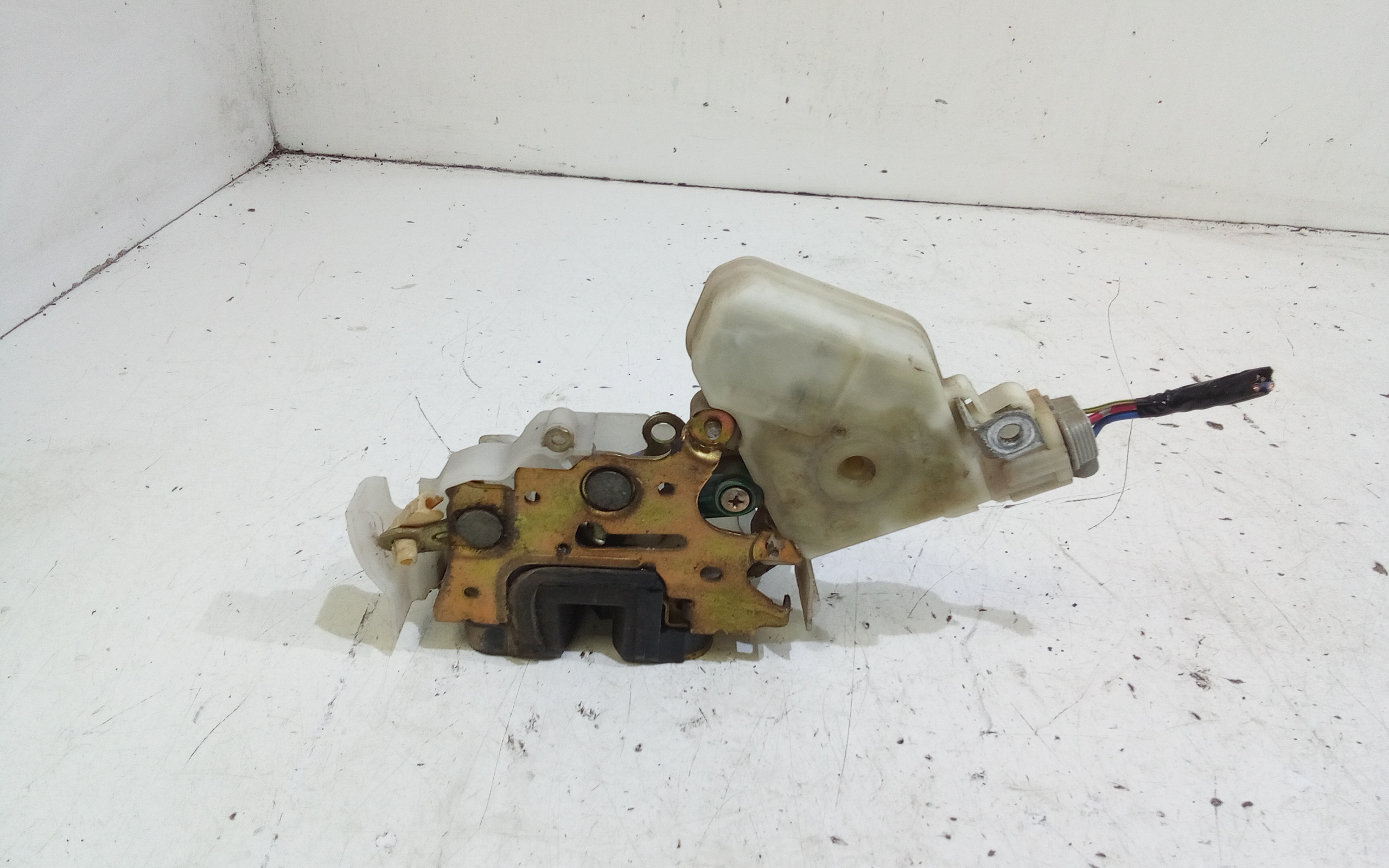 Serratura Anteriore Sinistra per Nissan X-trail 1 Serie (2001 - 2007)