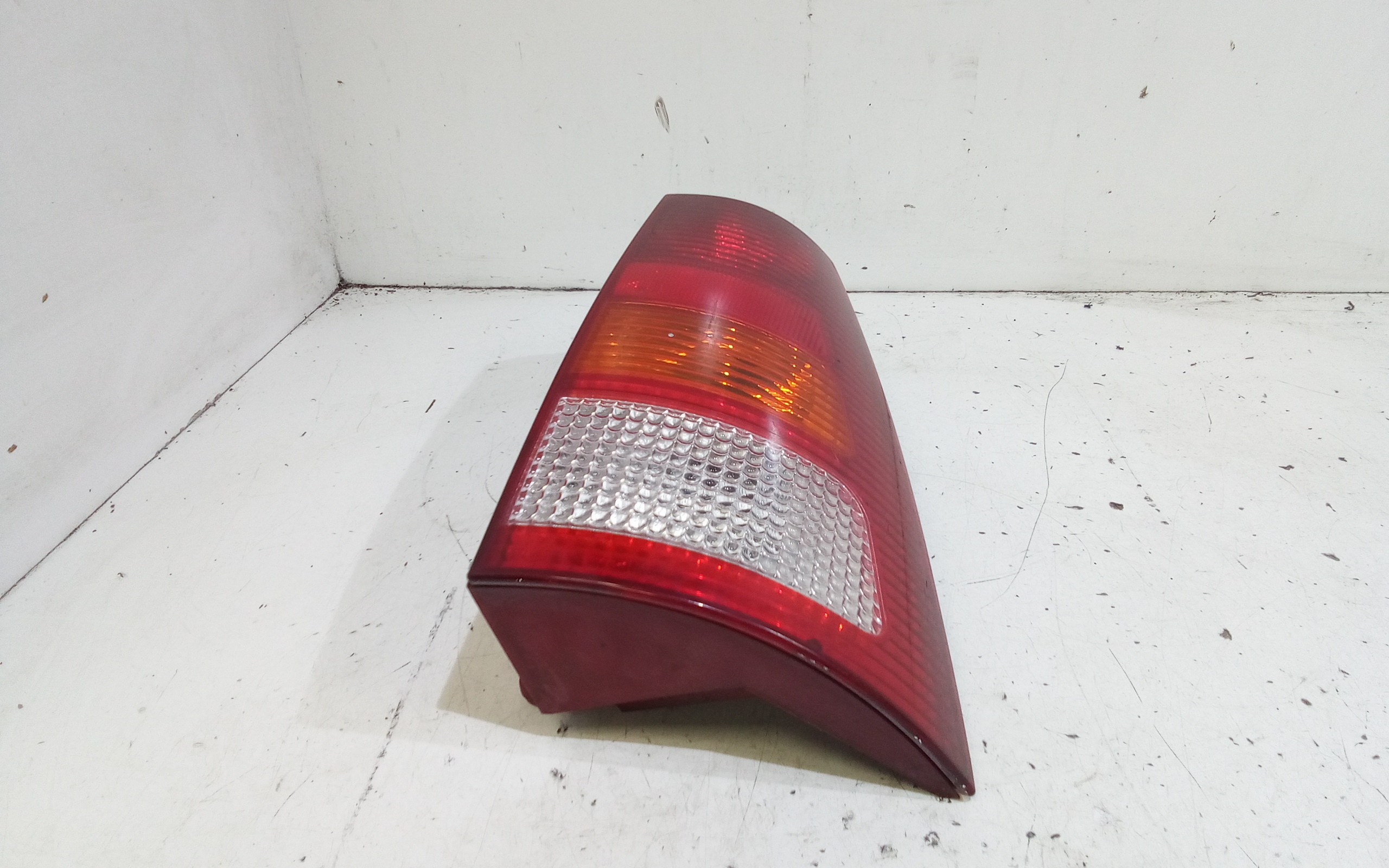 Stop fanale posteriore Destro Passeggero per Ford Focus Berlina 2 Serie (2001 - 2004)