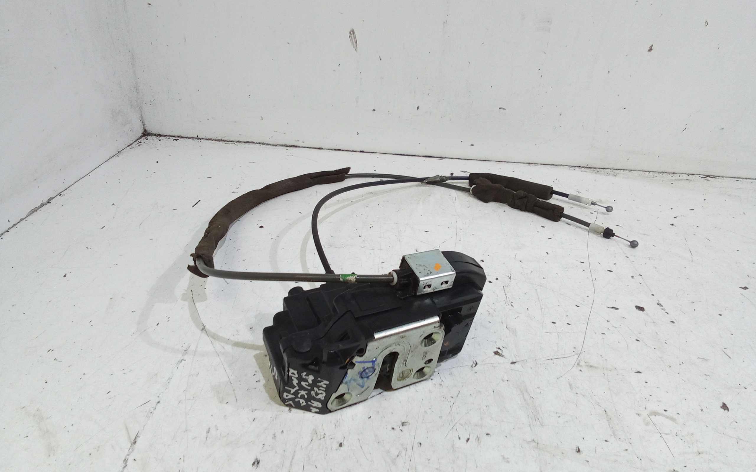 Serratura Anteriore Destra per Nissan Juke 1 Serie (2010 - 2013)