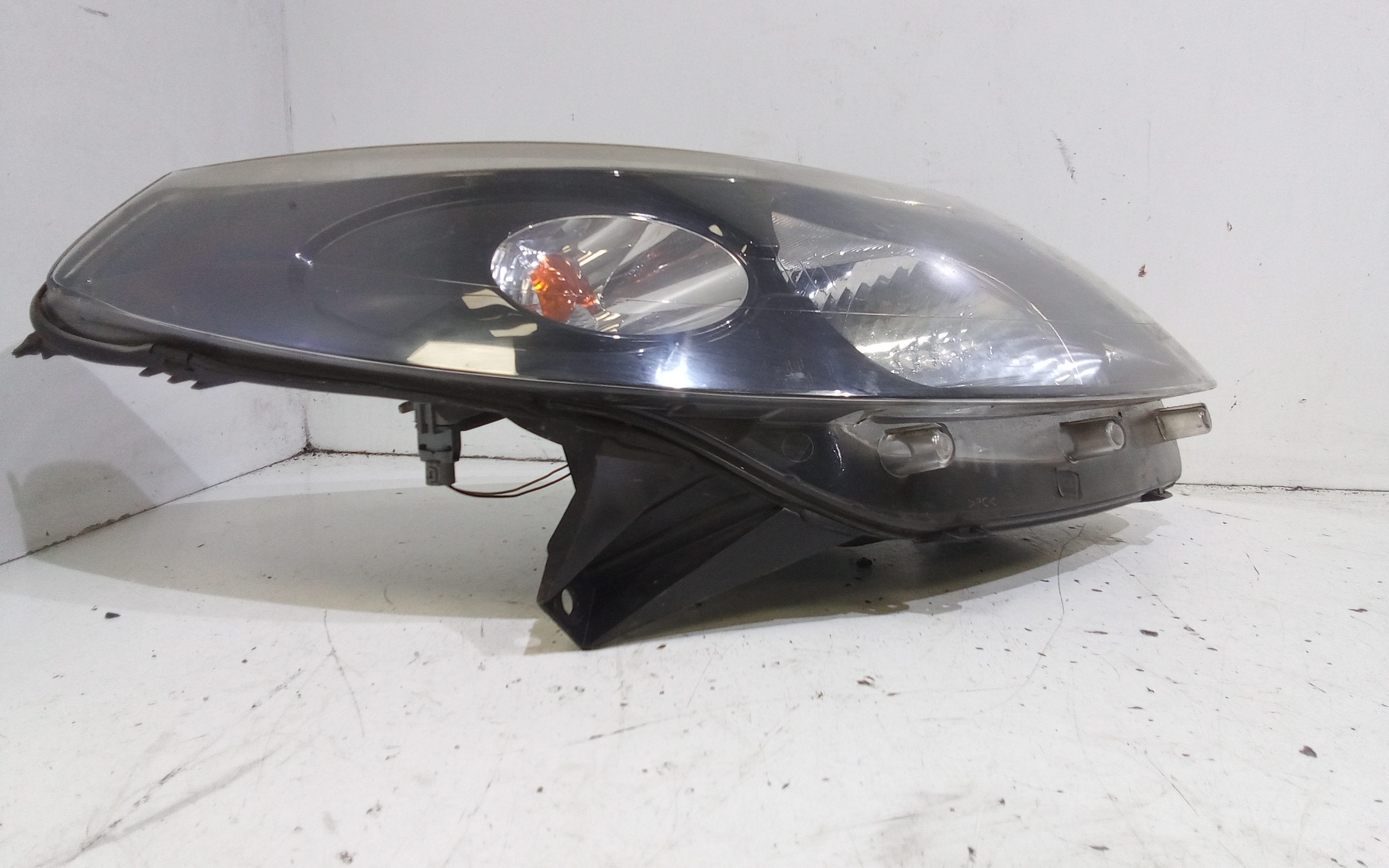 Faro anteriore Destro Passeggero per Dacia Sandero 1 Serie (2008 - 2012)