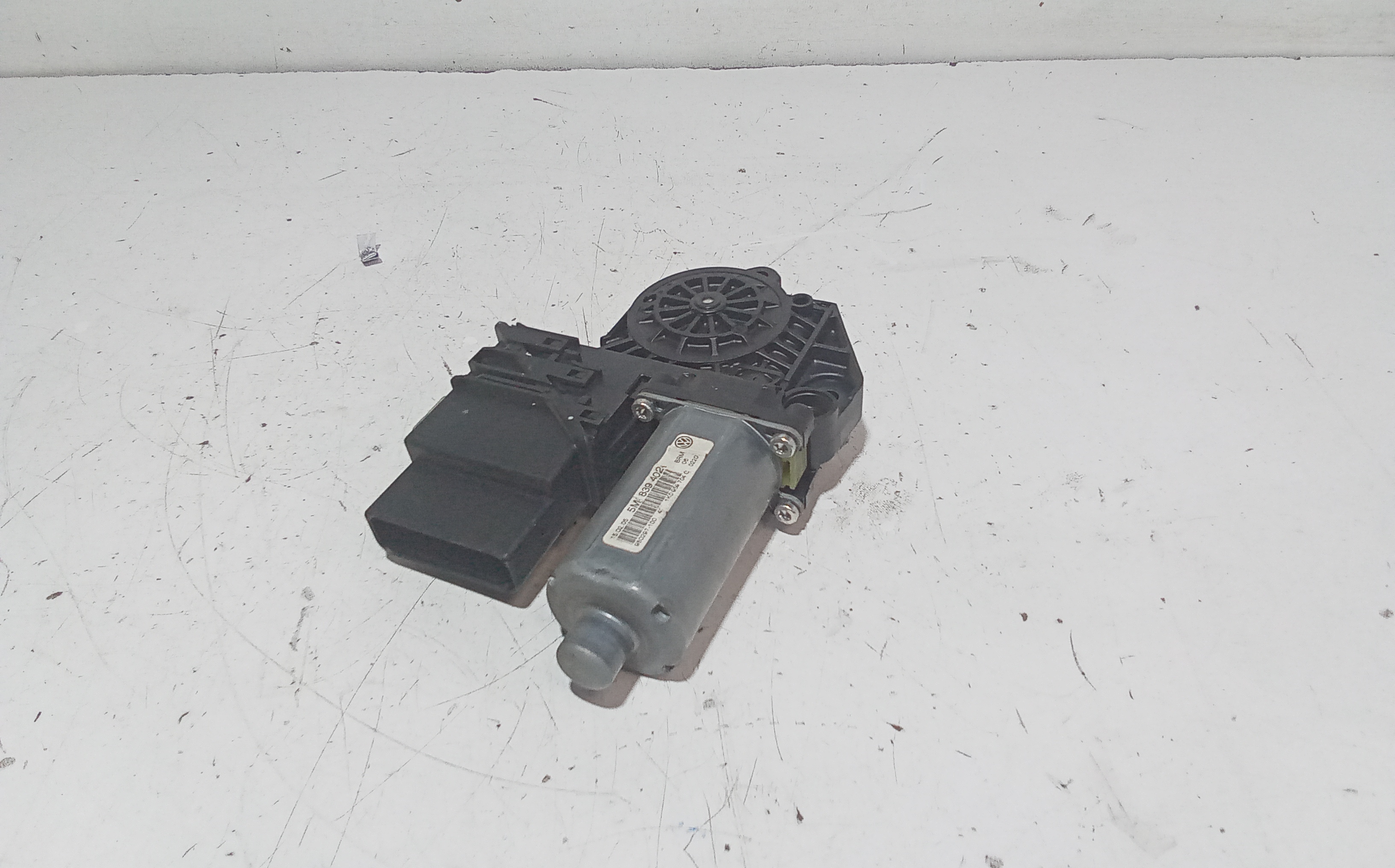 Motorino Alzavetro posteriore destra per Volkswagen Golf 5 Plus (04>08)