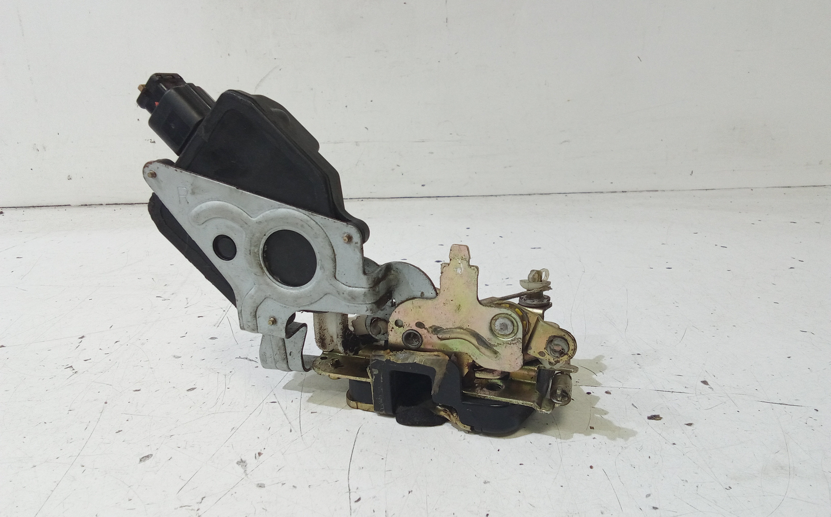 Serratura Anteriore Destra per Kia Rio 2 Serie (2003 - 2005)