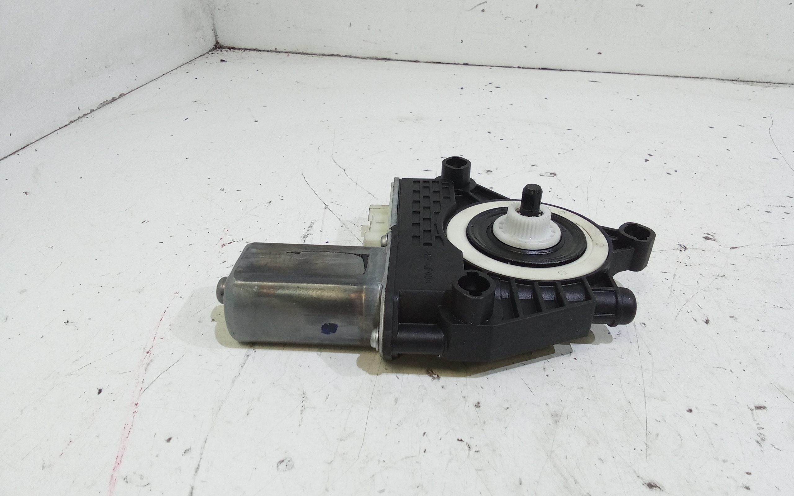 Motorino Alzavetro anteriore destra per Bmw Serie 1 F40 (19>) (2019 - In produzione)