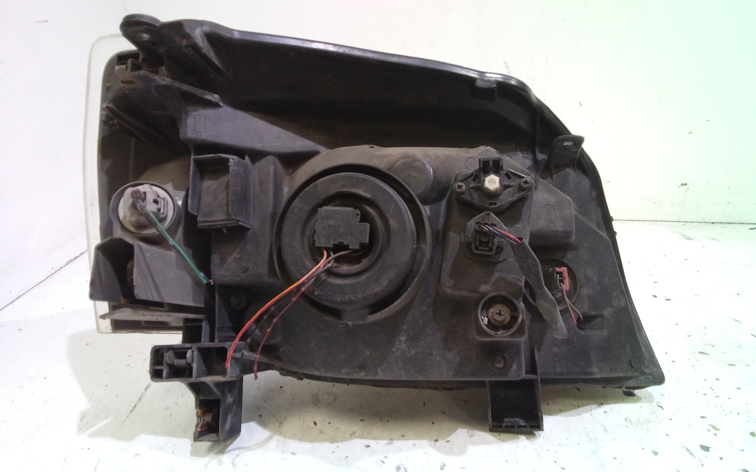 Faro anteriore Sinistro Guida per Nissan X-trail 1 Serie (2001 - 2007)