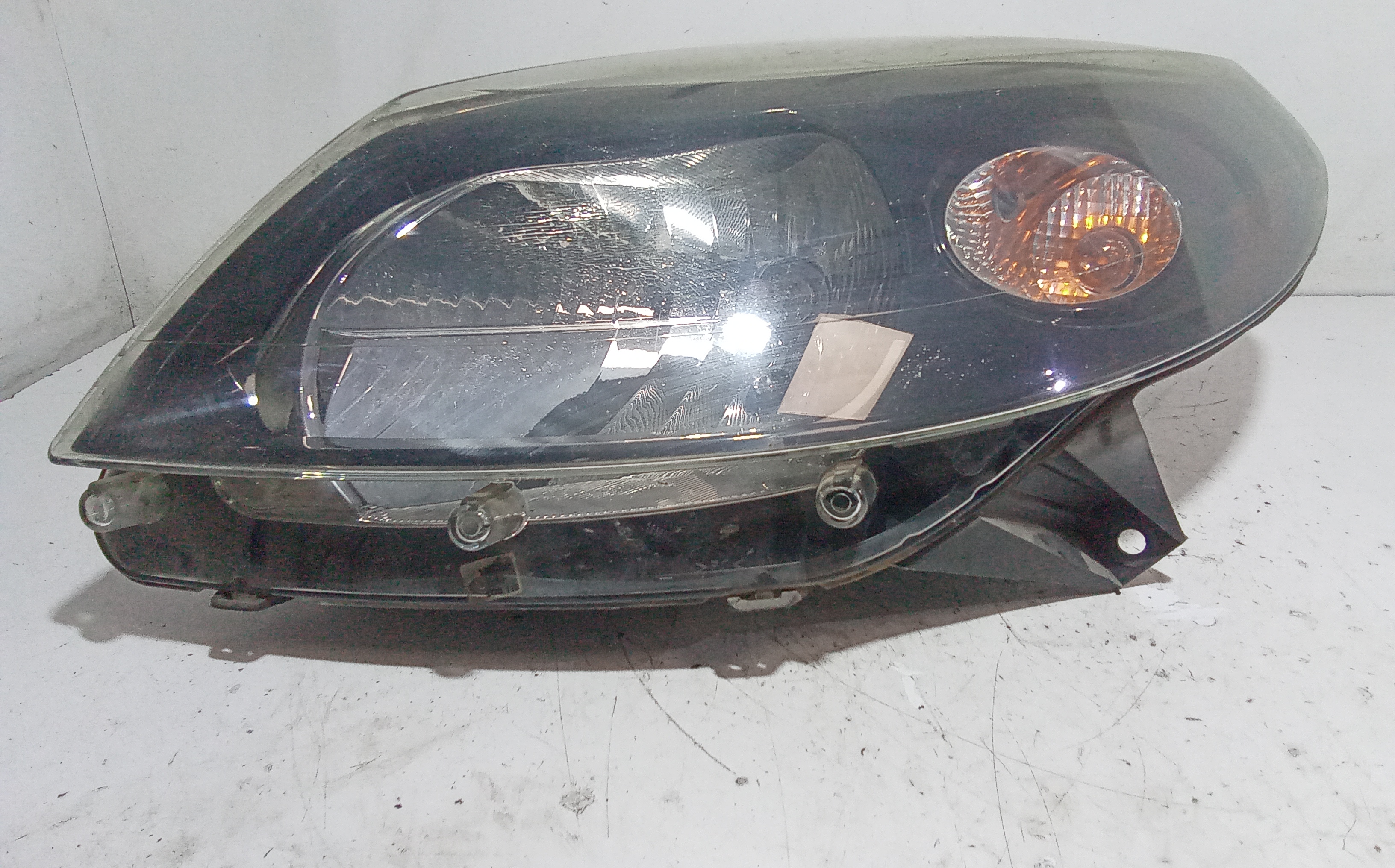 Faro anteriore Sinistro Guida per Dacia Sandero 1 Serie (2008 - 2012)