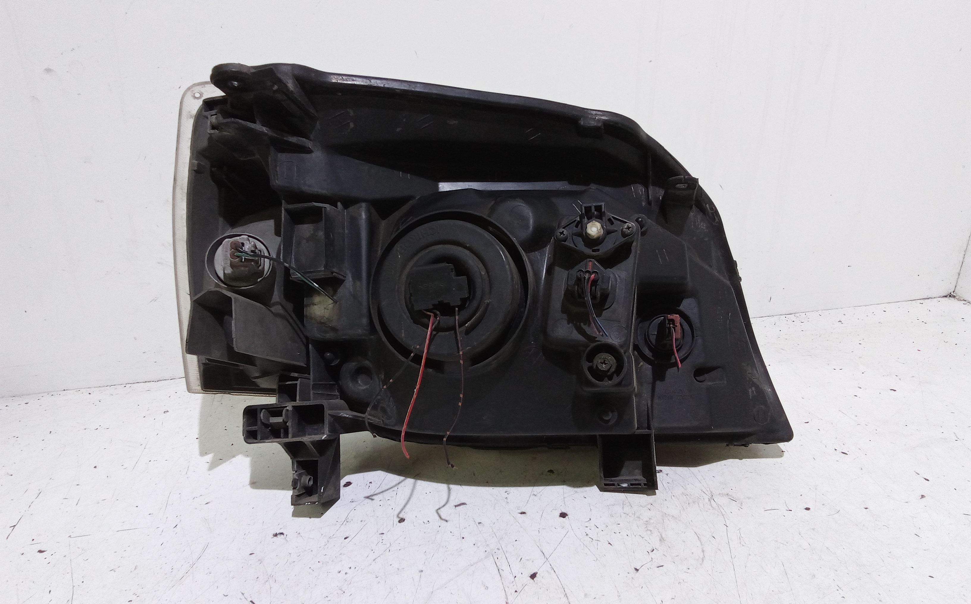 Faro anteriore Sinistro Guida per Nissan X-trail 1 Serie (2001 - 2007)