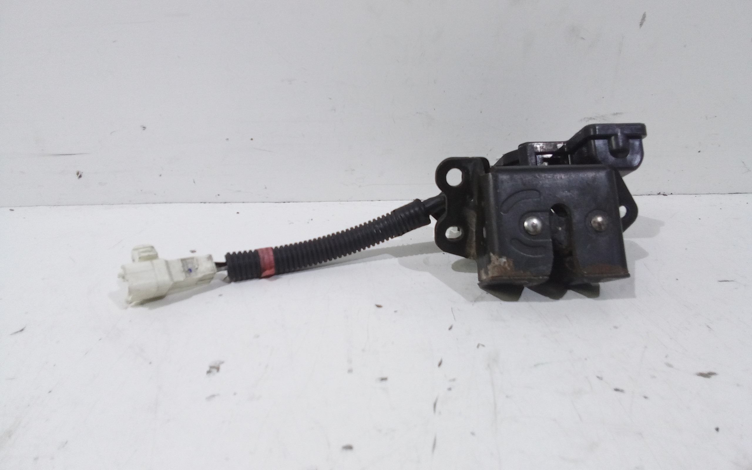 Serratura Cofano Posteriore per Toyota Corolla Berlina 2 Serie (2000 - 2002)