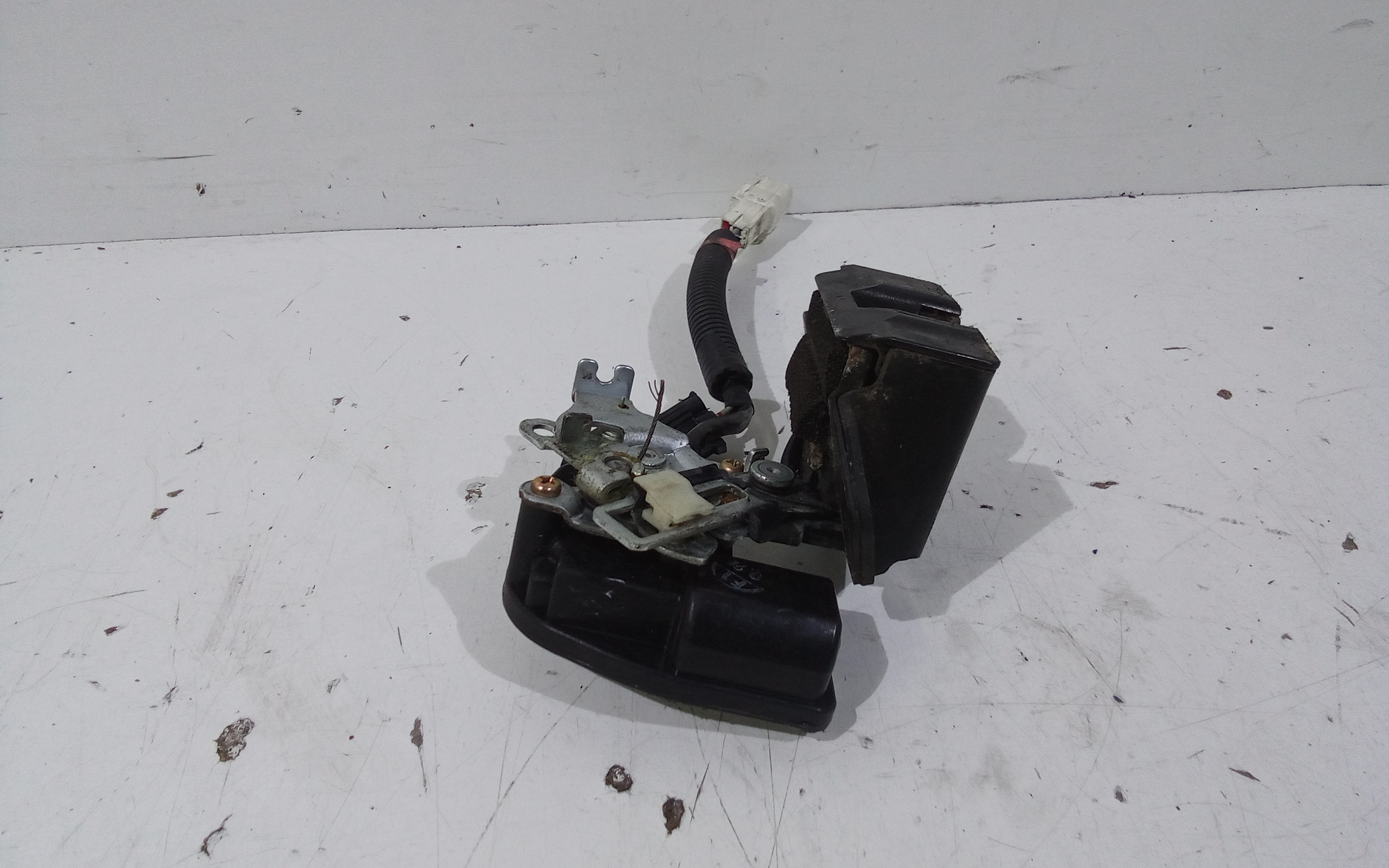 Serratura Cofano Posteriore per Toyota Corolla Berlina 2 Serie (2000 - 2002)