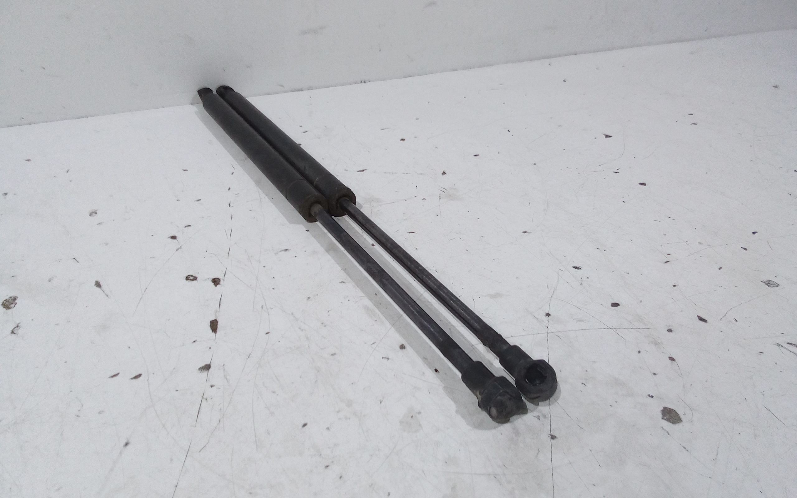 Pistoncini cofano Post. per Toyota Corolla Berlina 2 Serie (2000 - 2002)