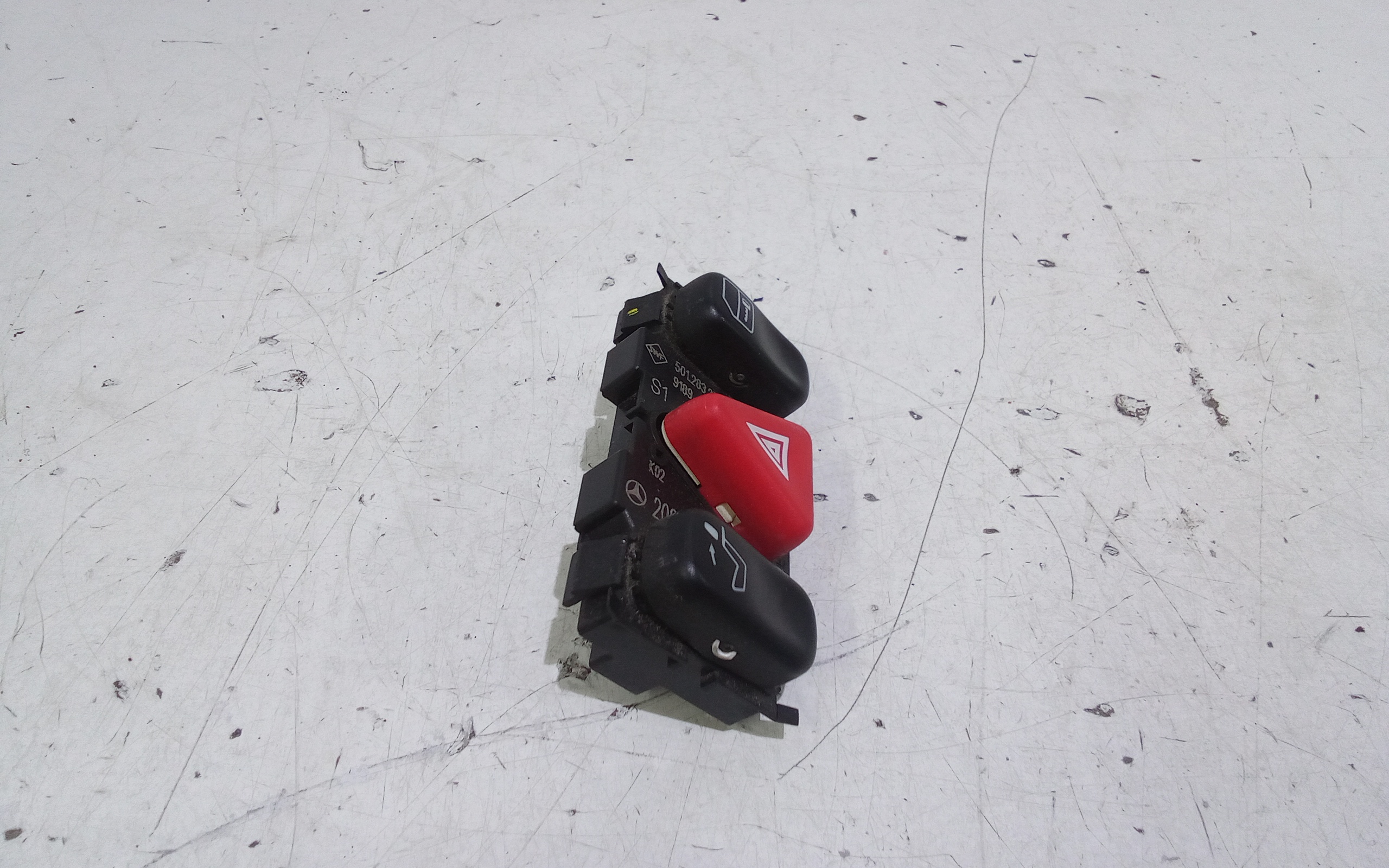 Pulsante luci di emergenza per Mercedes Classe C Berlina W202 2 Serie (1997 - 2000)