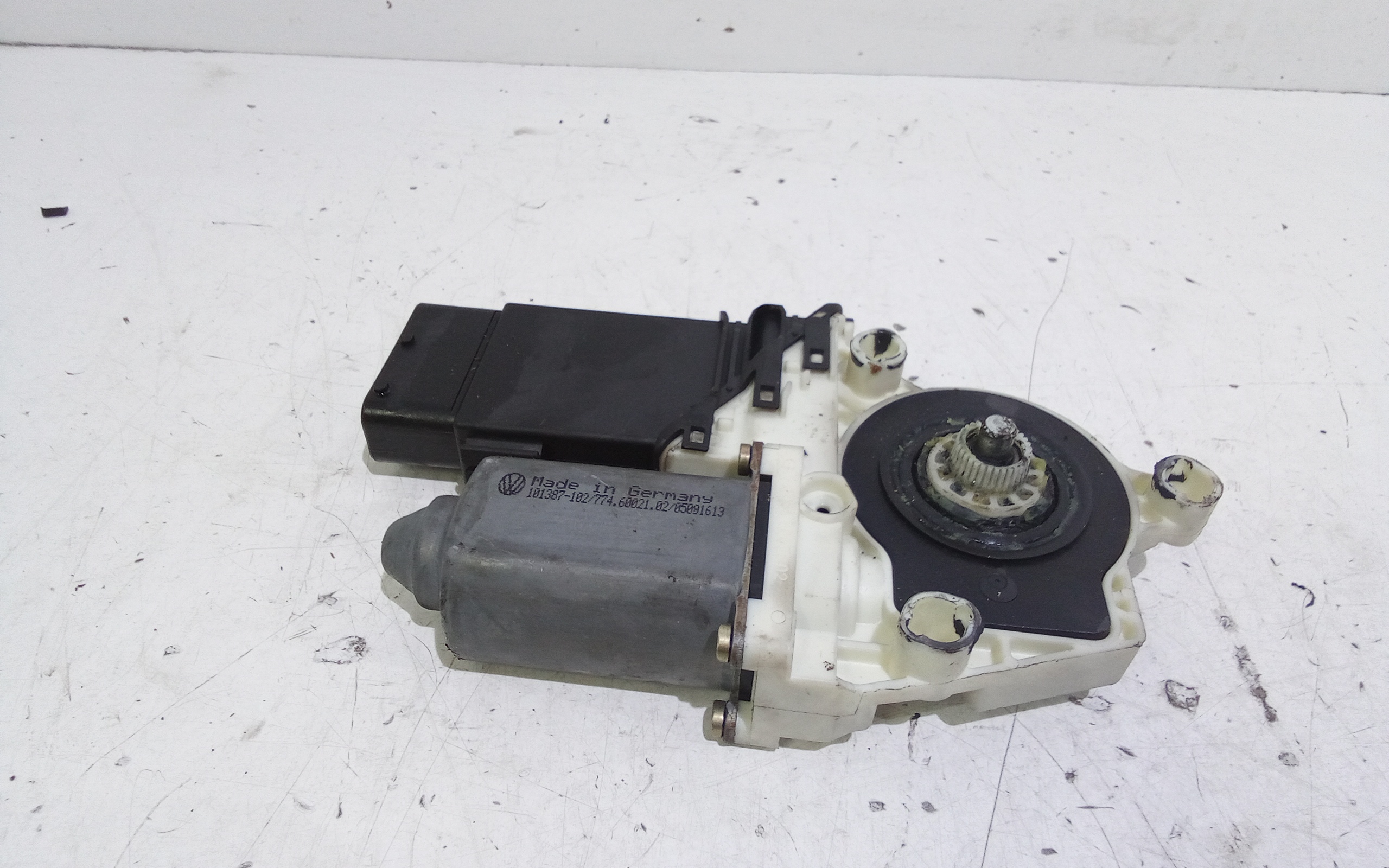 Motorino Alzavetro anteriore Sinistro per Volkswagen Golf 4 Berlina (97>03) (1997 - 2003)