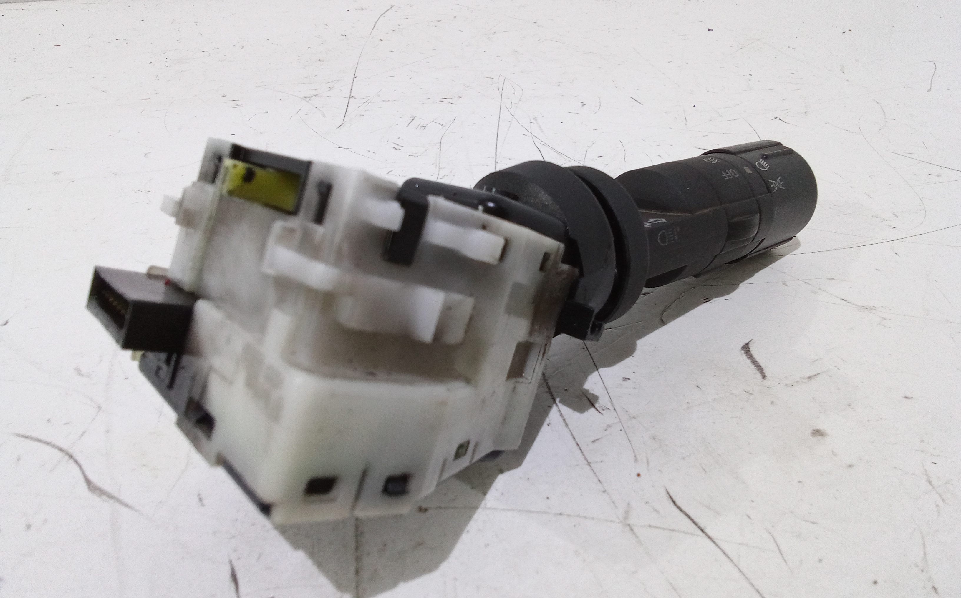 Devioluci sinistro per Nissan Qashqai 1 Serie (2006 - 2009)