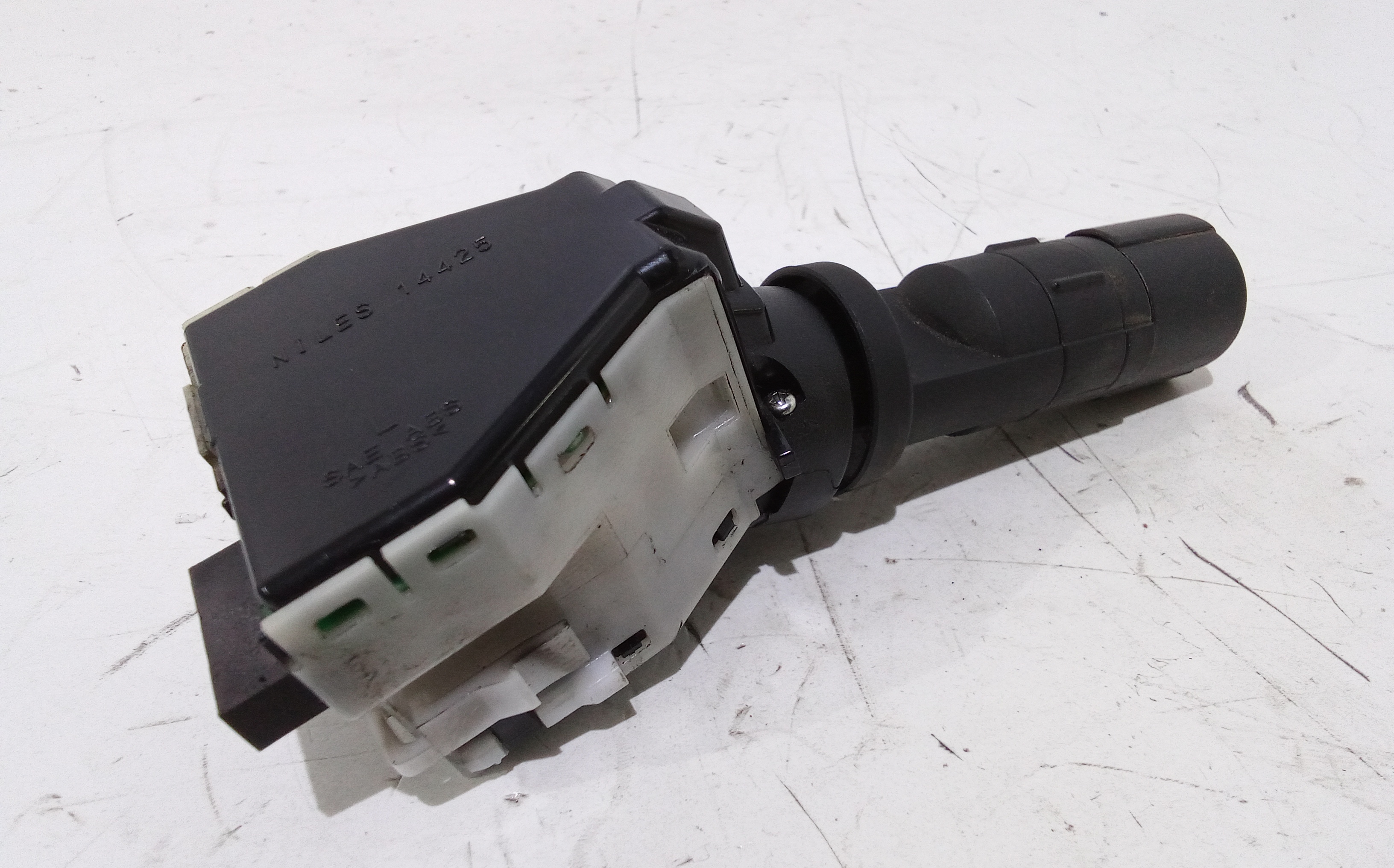 Devioluci sinistro per Nissan Qashqai 1 Serie (2006 - 2009)