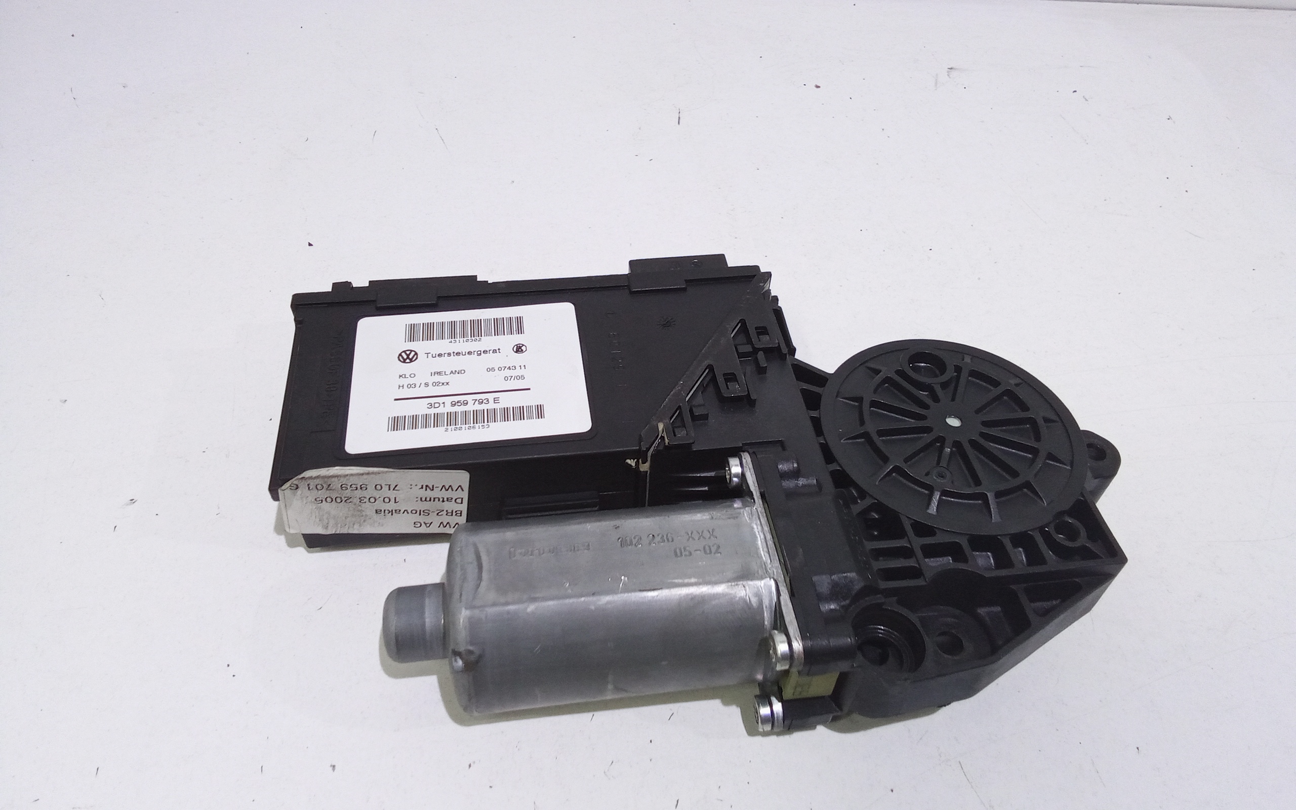 Motorino Alzavetro anteriore Sinistro per Volkswagen Touareg 1 Serie (2002 - 2006)