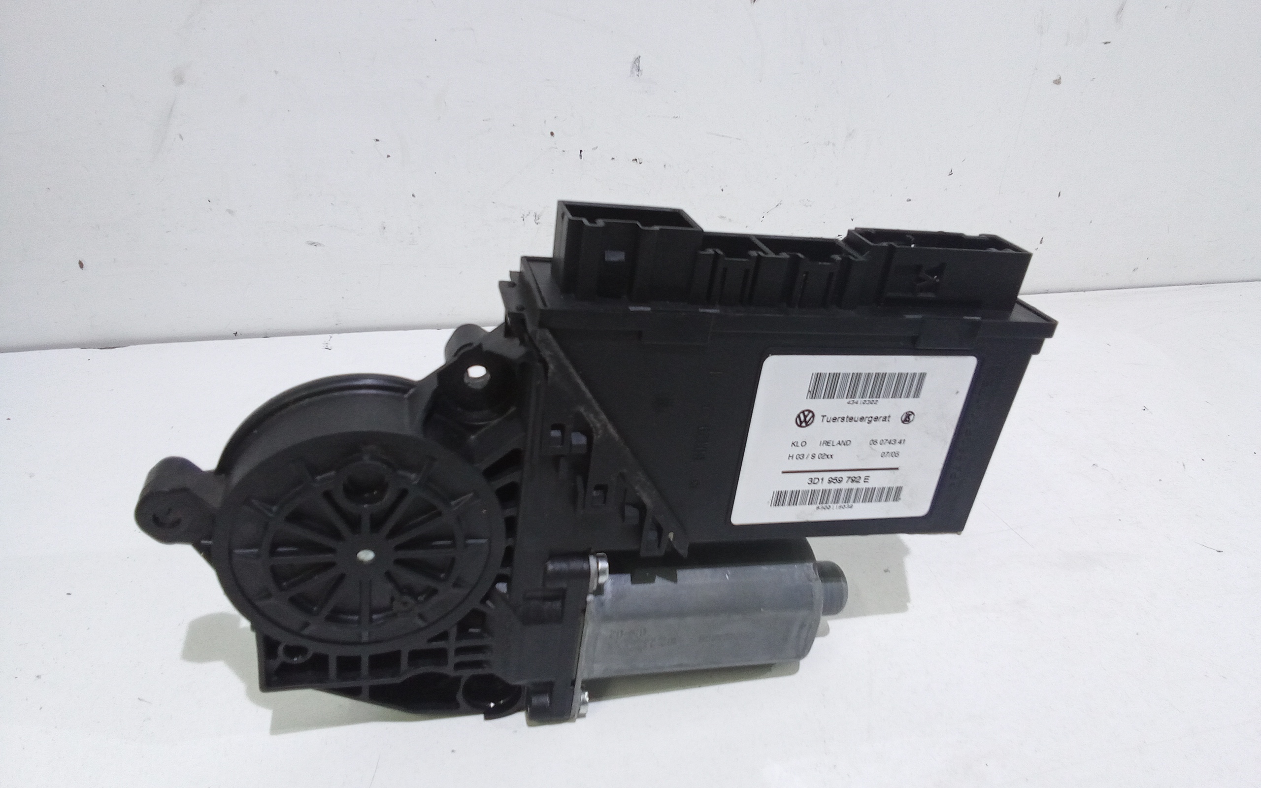 Motorino Alzavetro anteriore Sinistro per Volkswagen Touareg 1 Serie (2002 - 2006)