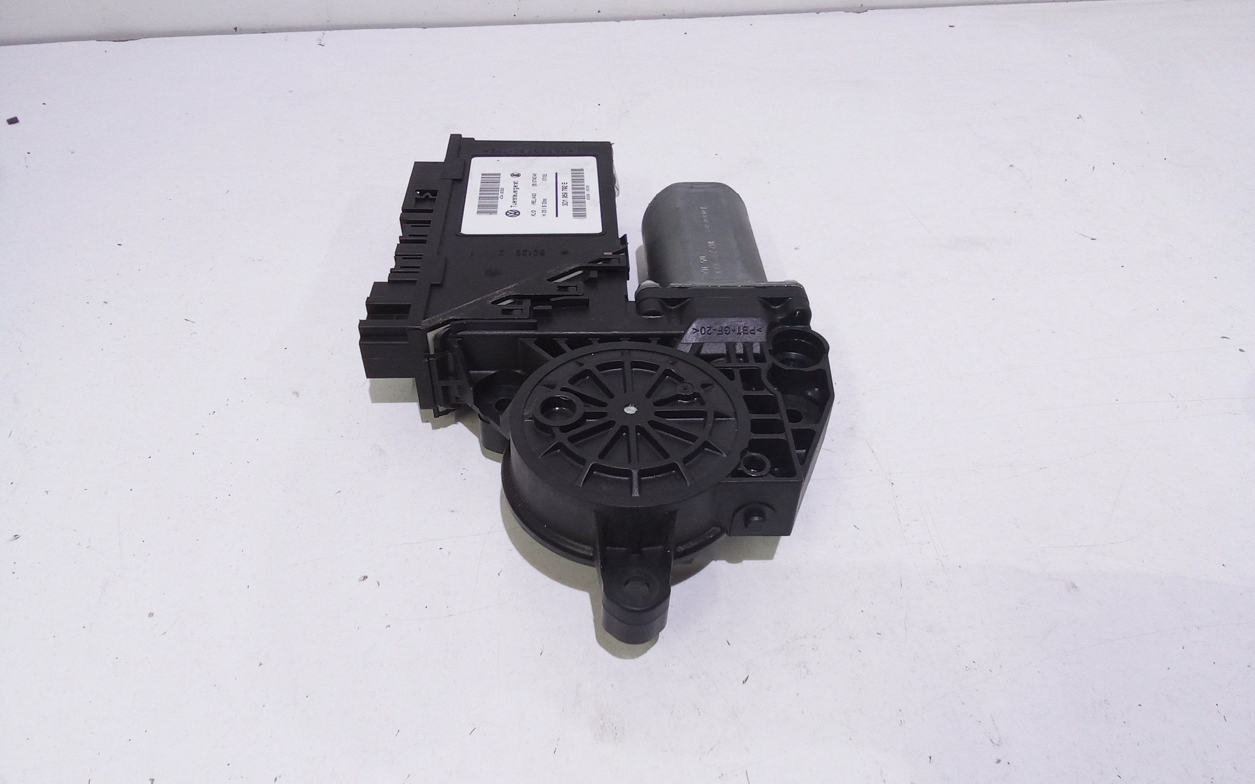 Motorino Alzavetro anteriore Sinistro per Volkswagen Touareg 1 Serie (2002 - 2006)