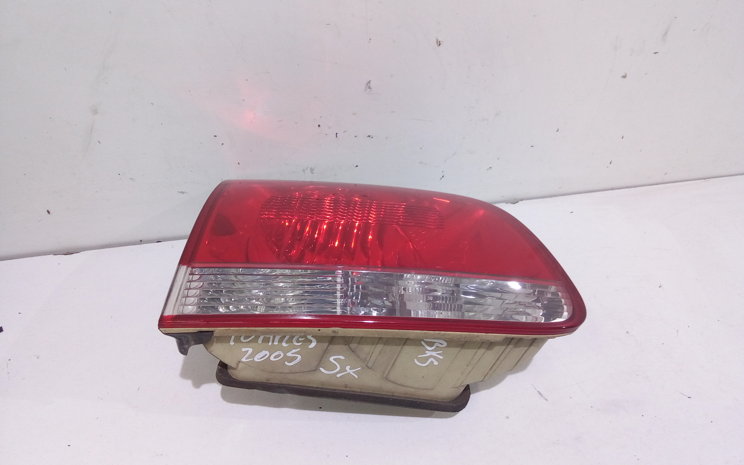 Stop Posteriore Sinistro Integrato nel Portello per Volkswagen Touareg 1 Serie (2002 - 2006)