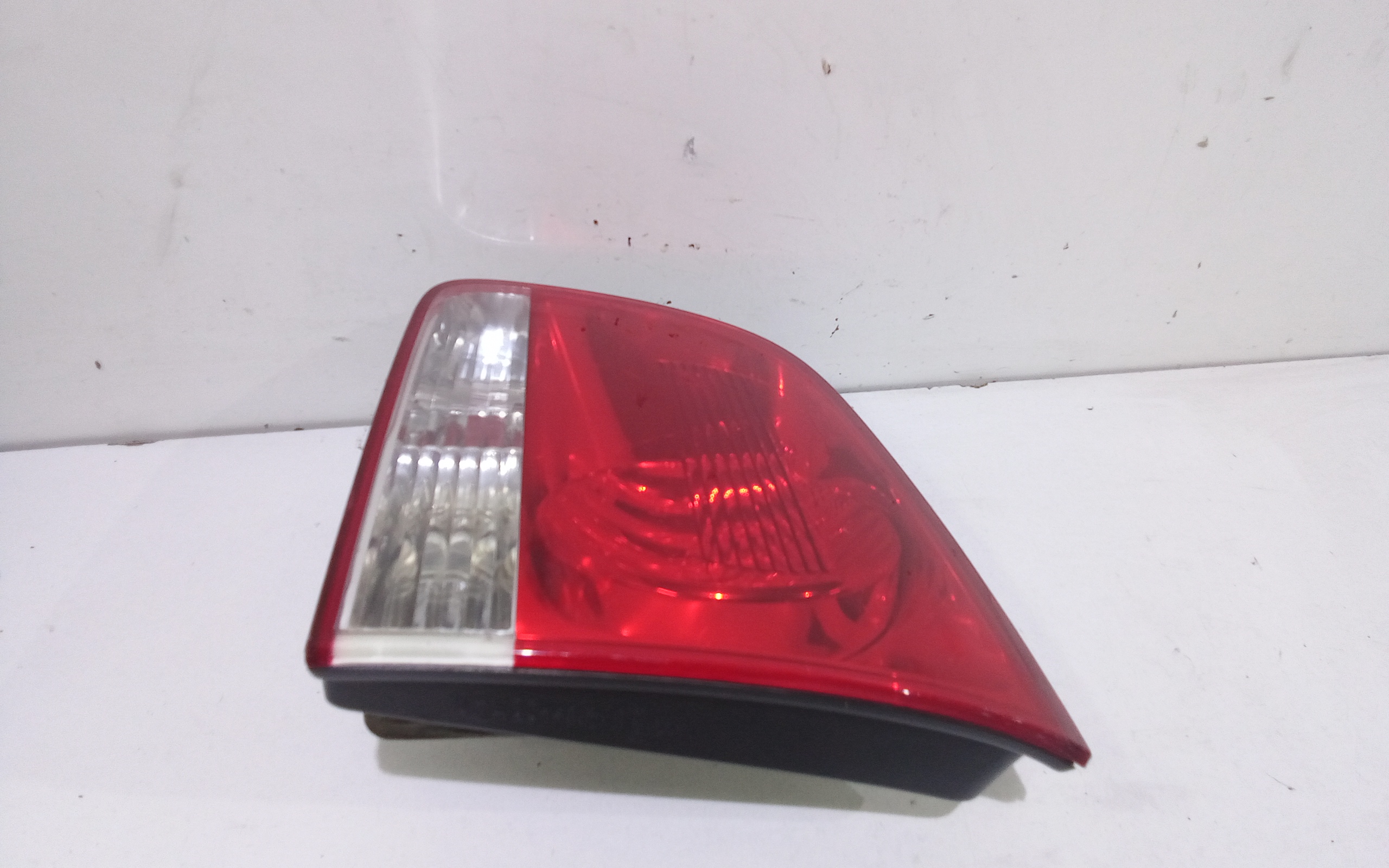 Stop Posteriore Destro Integrato nel Portello per Volkswagen Touareg 1 Serie (2002 - 2006)