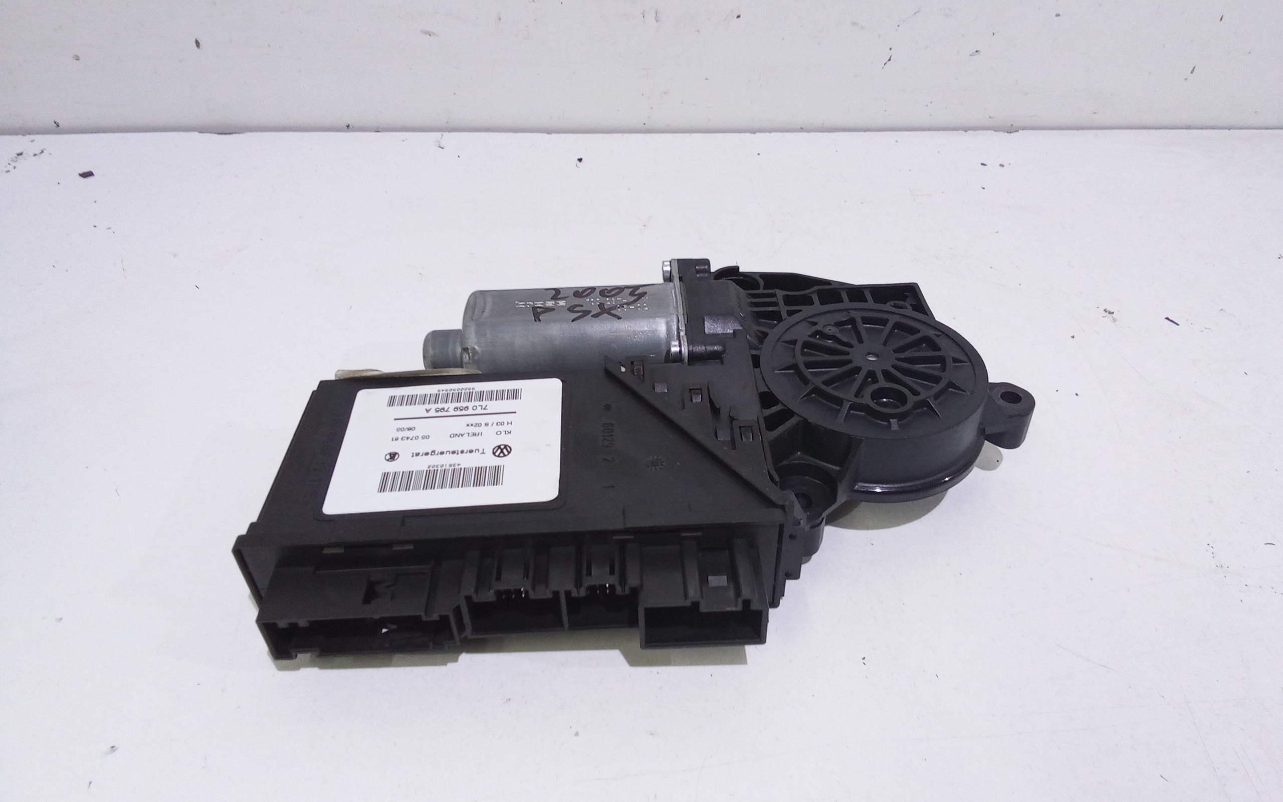 Motorino Alzavetro posteriore Sinistro per Volkswagen Touareg 1 Serie (2002 - 2006)