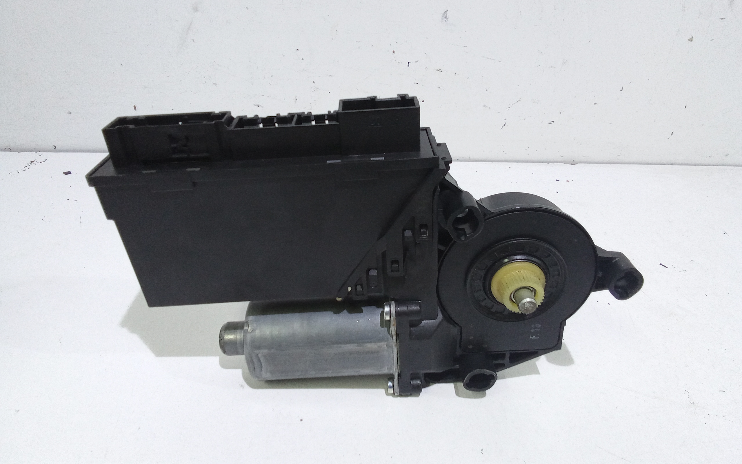 Motorino Alzavetro posteriore Sinistro per Volkswagen Touareg 1 Serie (2002 - 2006)