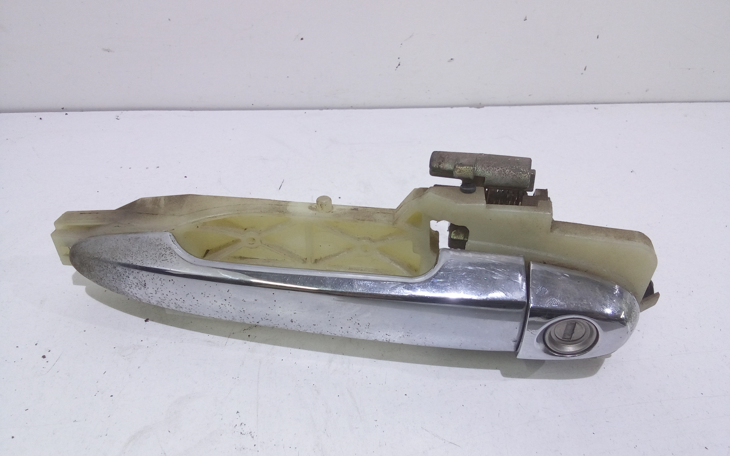 Maniglia esterna Anteriore Sinistra per Kia Carens 2 Serie (2006 - In produzione)