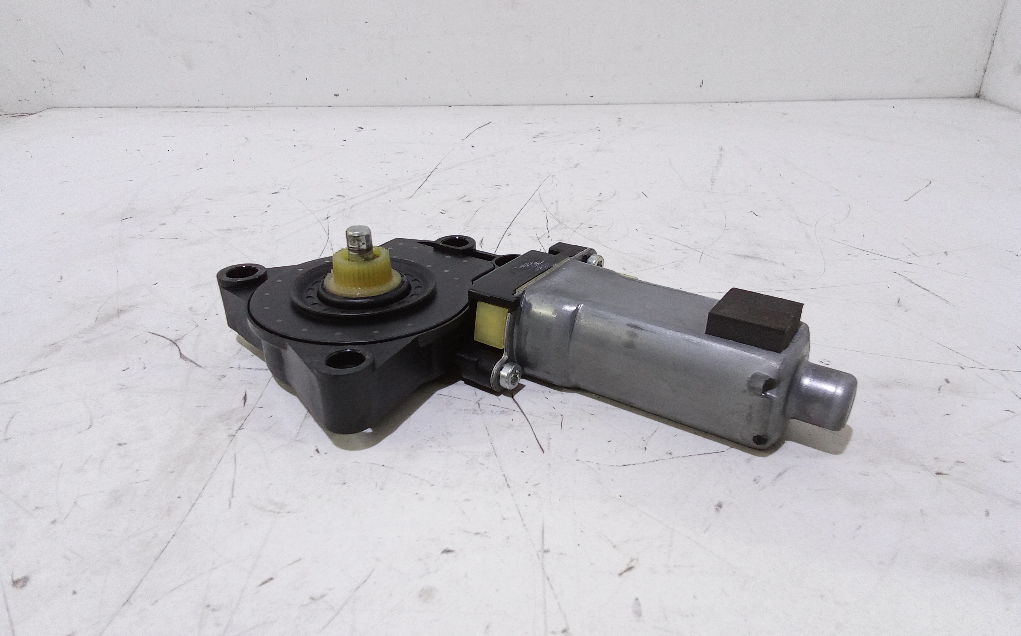 Motorino Alzavetro anteriore destra per Kia Carens 2 Serie (2006 - In produzione)