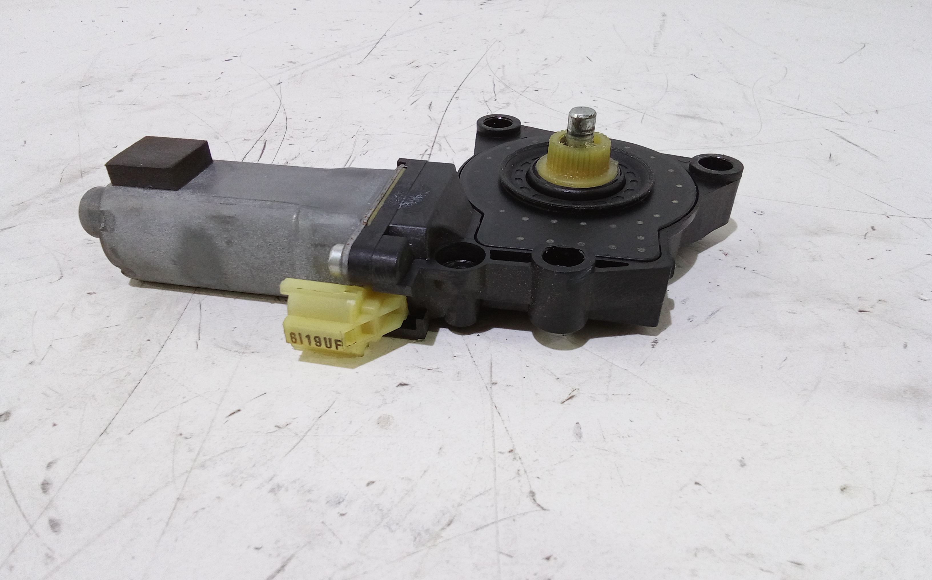 Motorino Alzavetro anteriore destra per Kia Carens 2 Serie (2006 - In produzione)