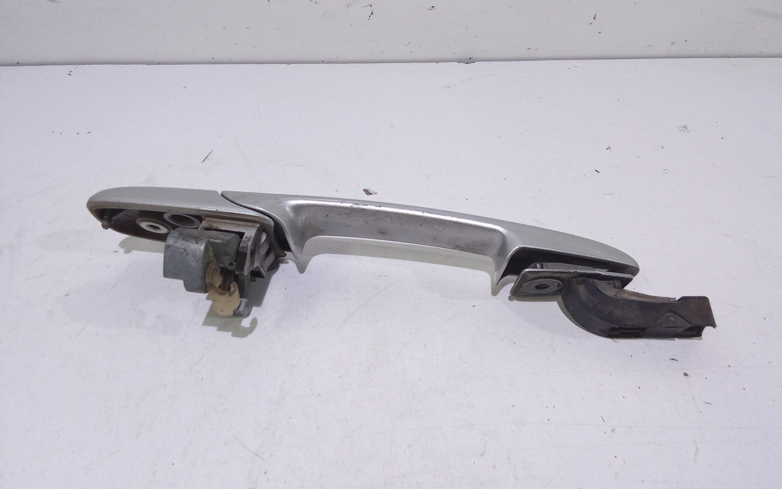 Maniglia esterna Posteriore Destra per Mazda 5 Berlina (2005 - In produzione)