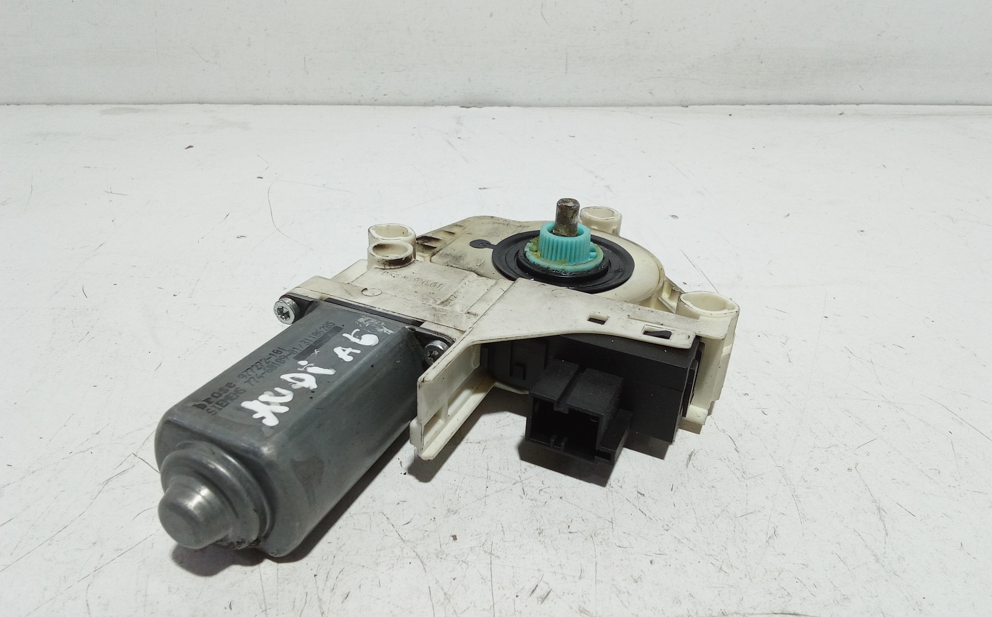 Motorino Alzavetro anteriore destra per Audi A6 Avant Serie C6 (4f5) (04>12) (2004 - 2012)