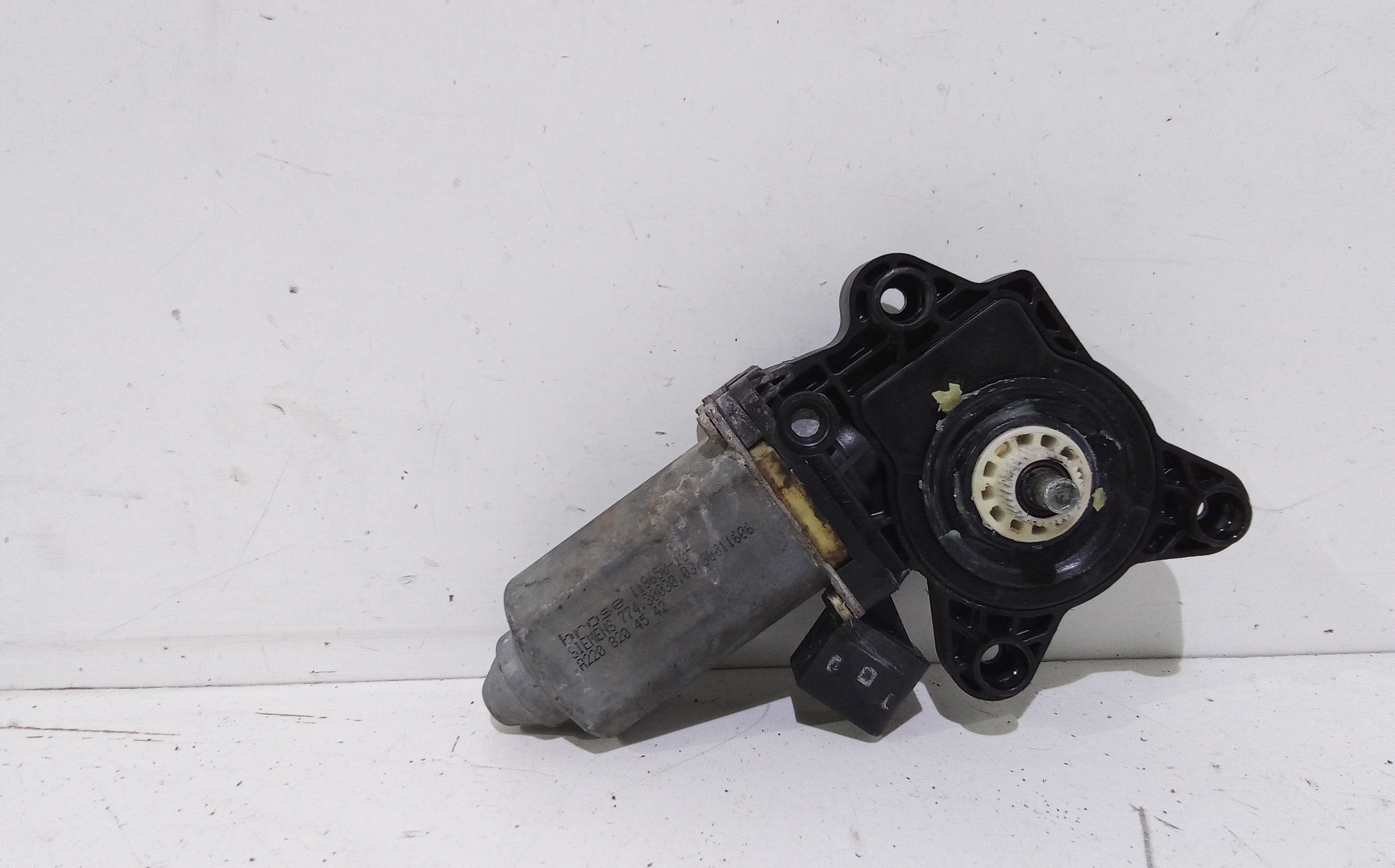 Motorino Alzavetro anteriore destra per Mercedes Classe C Sport Coup W203 (2000 - 2008)