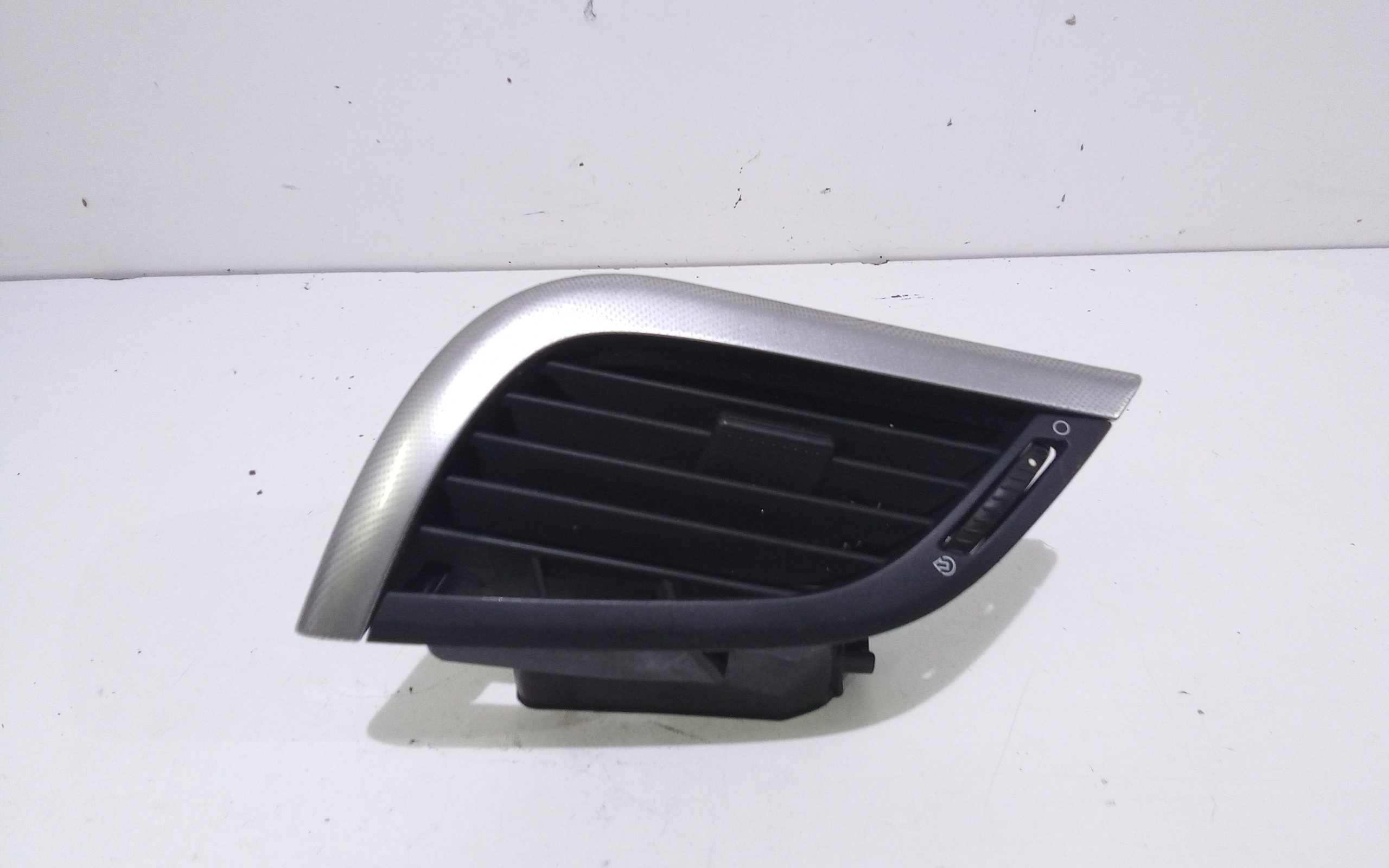 Bocchetta aria cruscotto lato passeggero per Peugeot 207 S. Wagon (2007 - 2009)